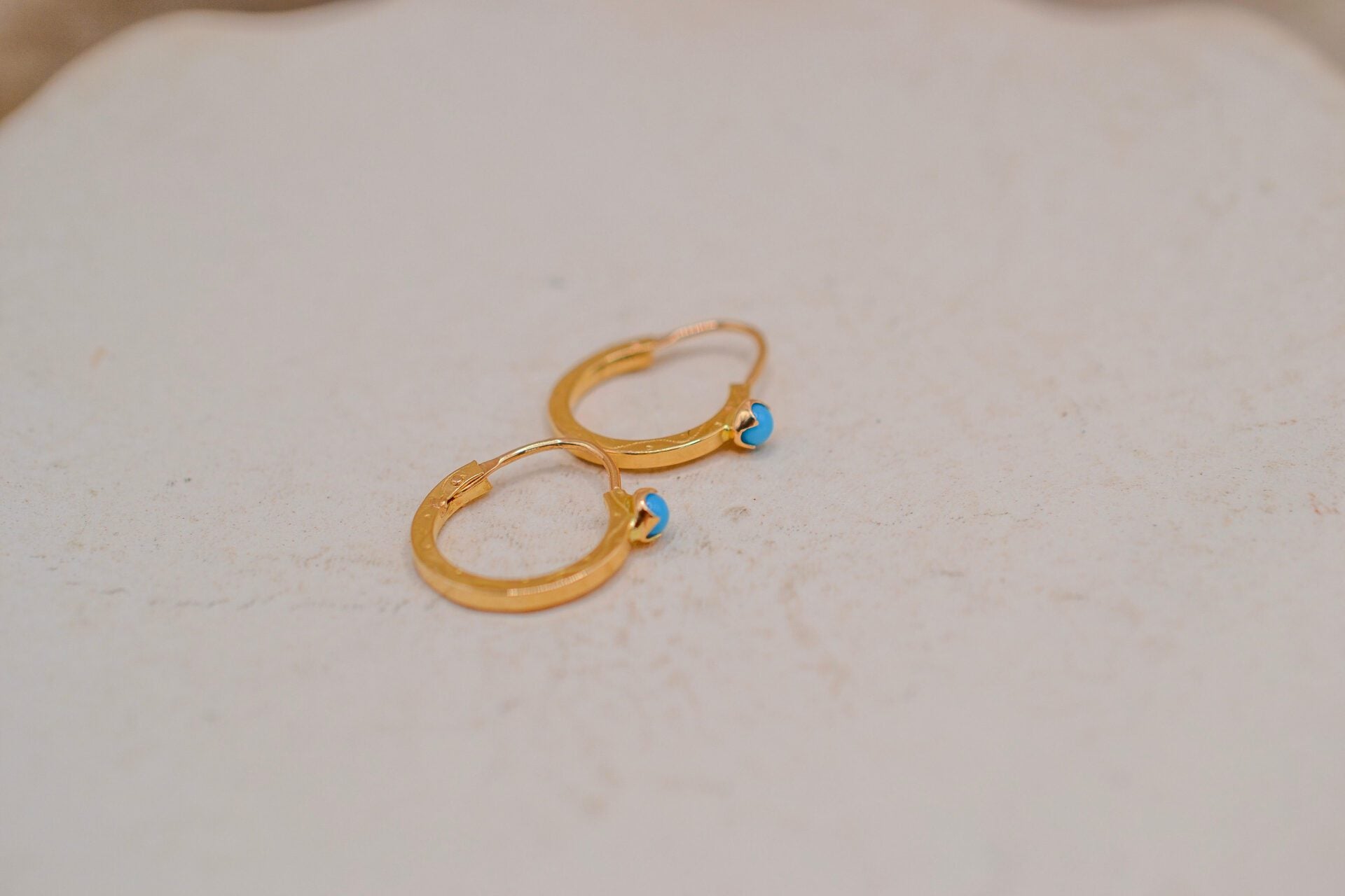 Paire de créoles perle turquoise