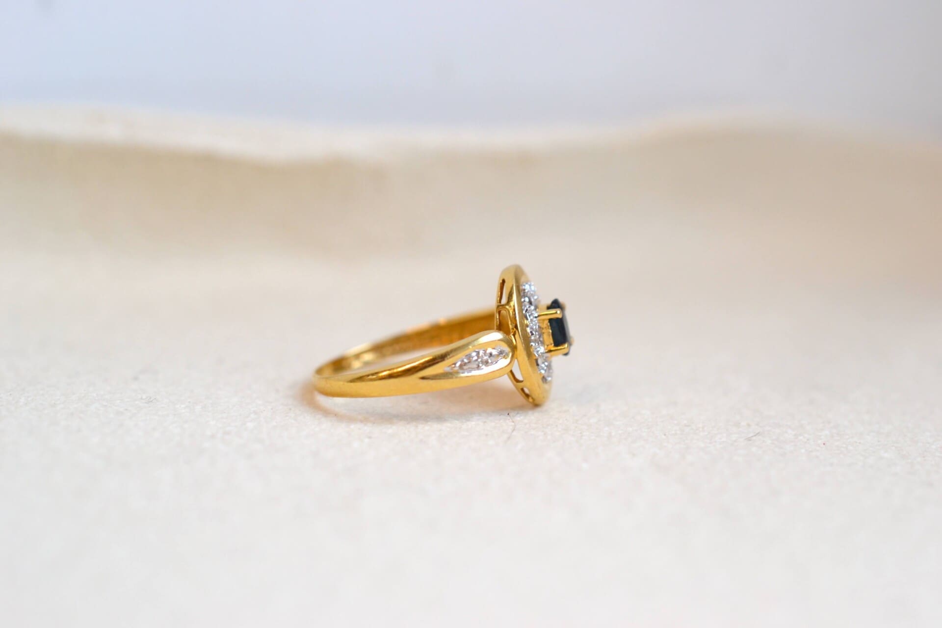 Bague Marguerite ovale Saphir et Diamants