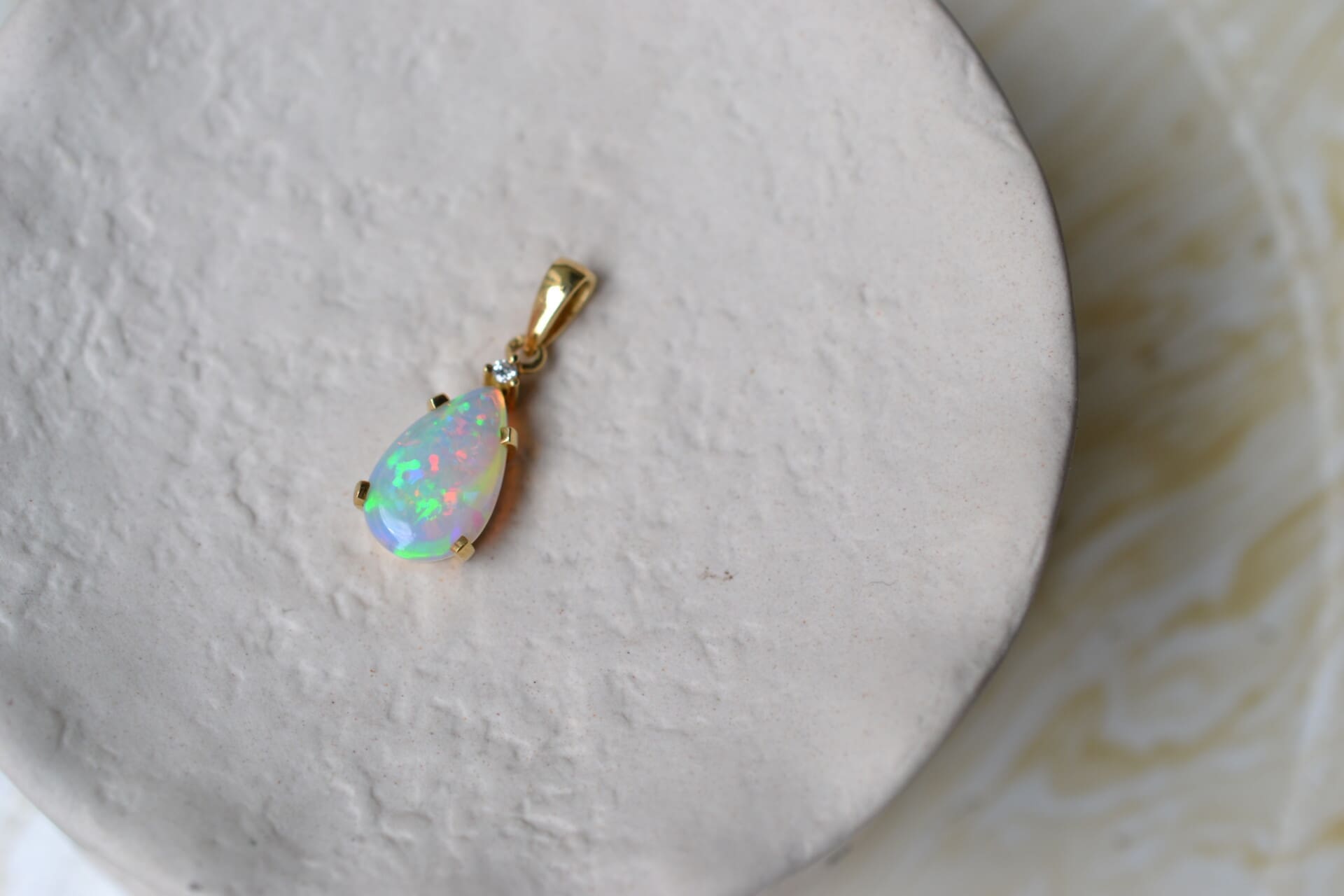 Pendentif goutte Opale et Diamant