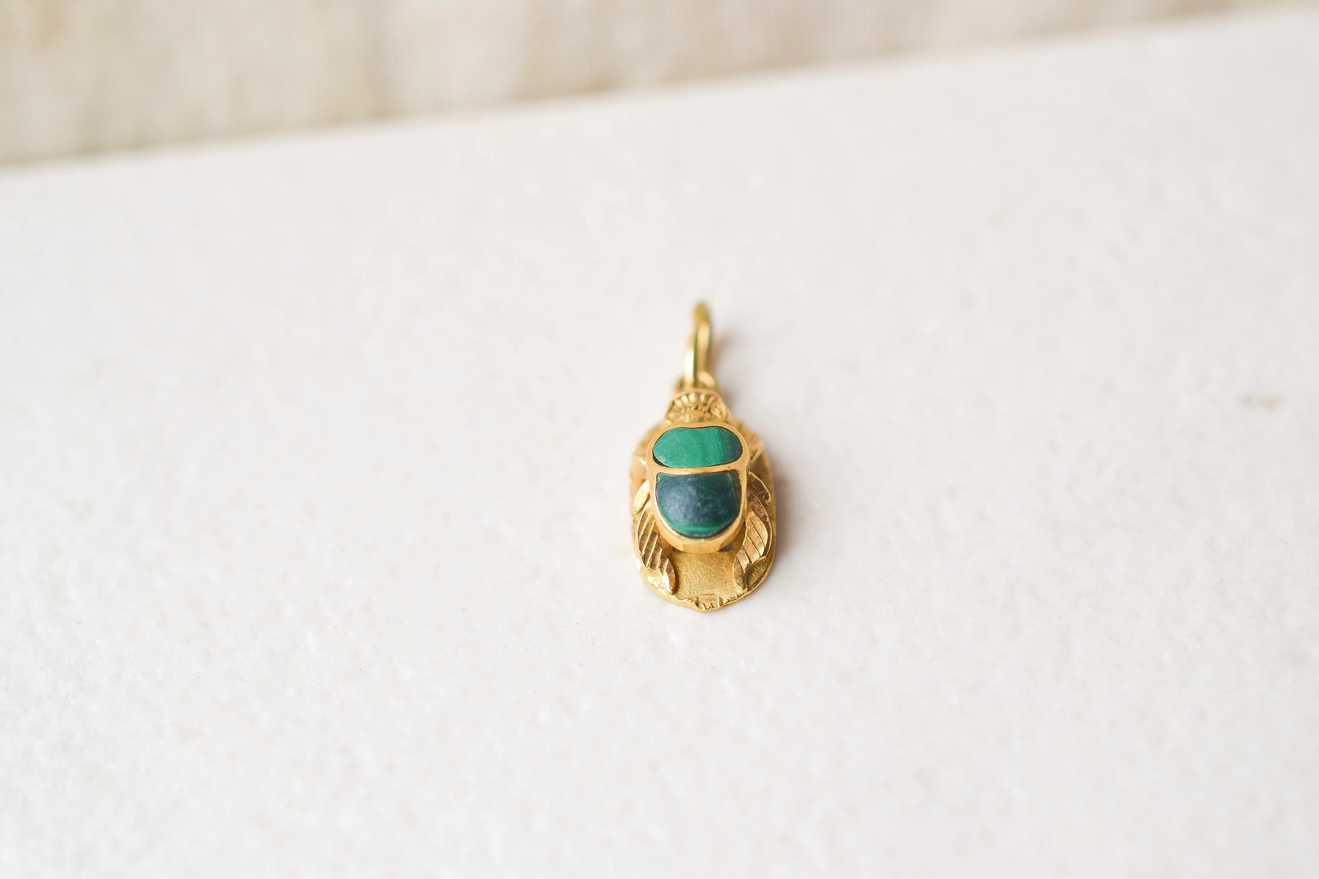 Pendentif scarabée Or et Malachite