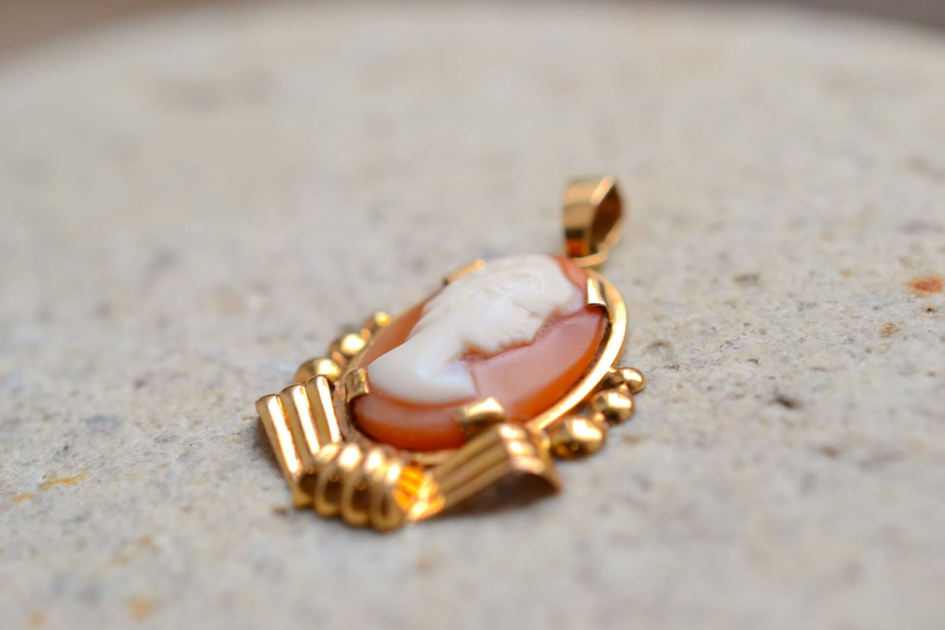 Pendentif Camée décor perlé