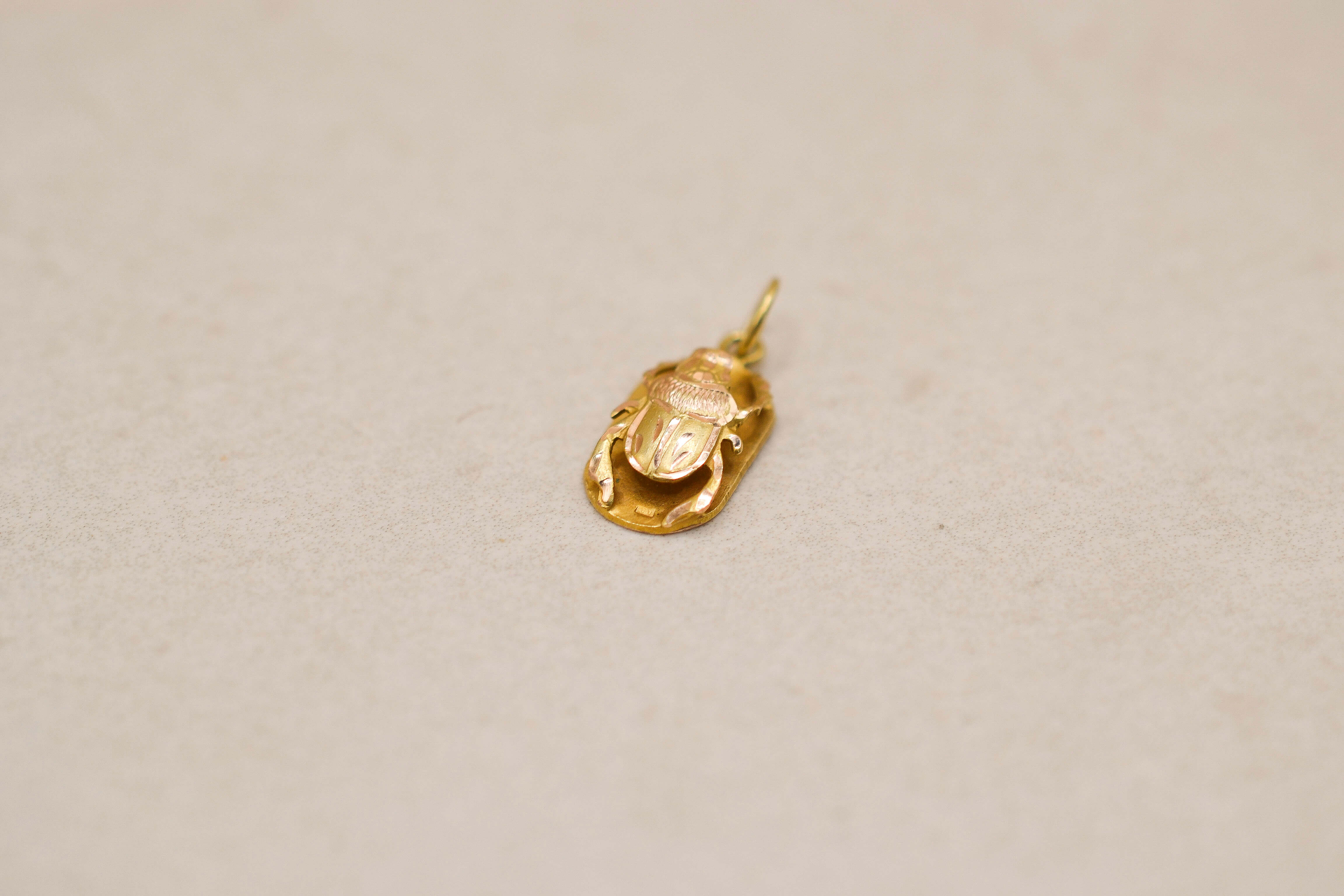 Pendentif scarabée surélevé Or jaune