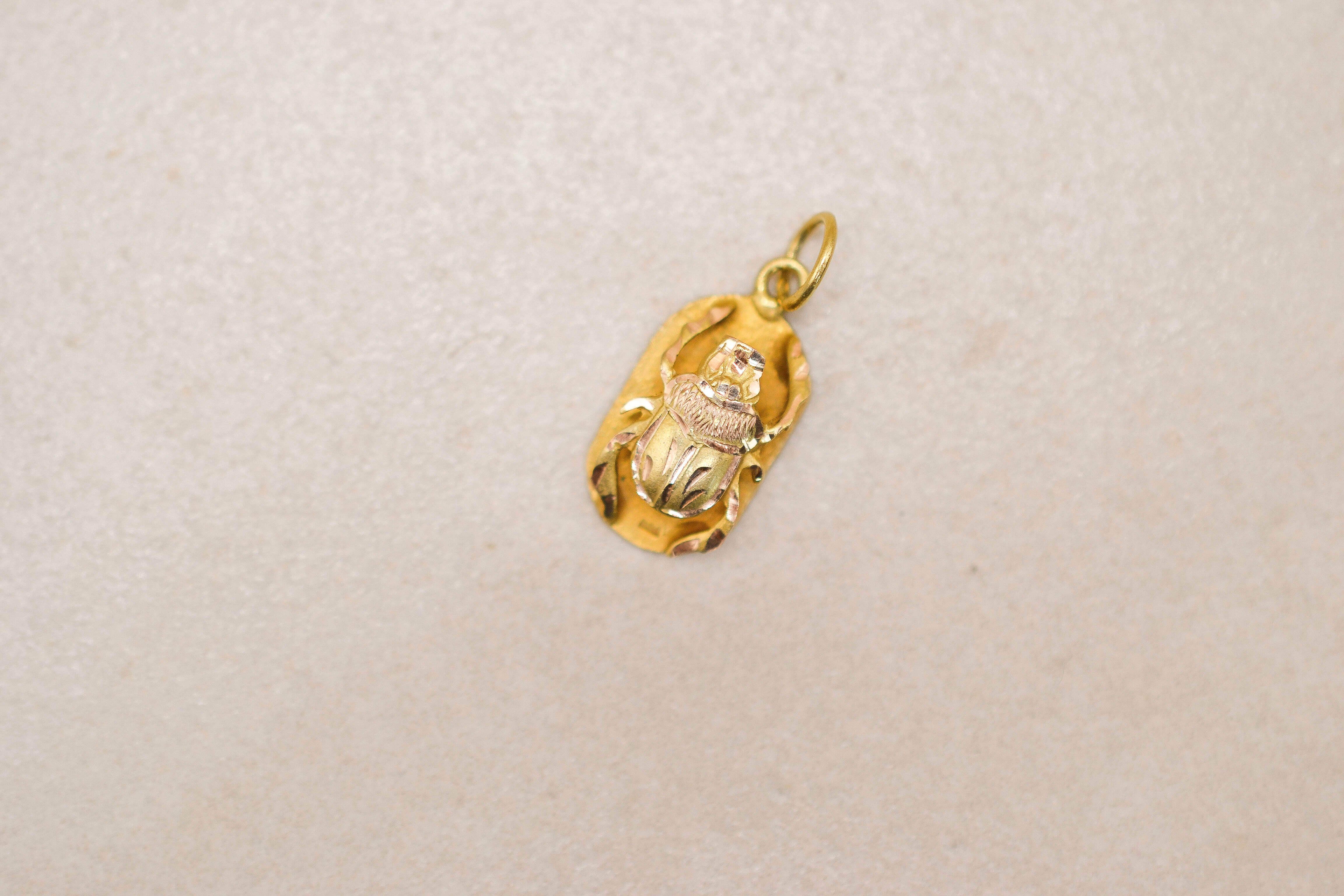 Pendentif scarabée surélevé Or jaune