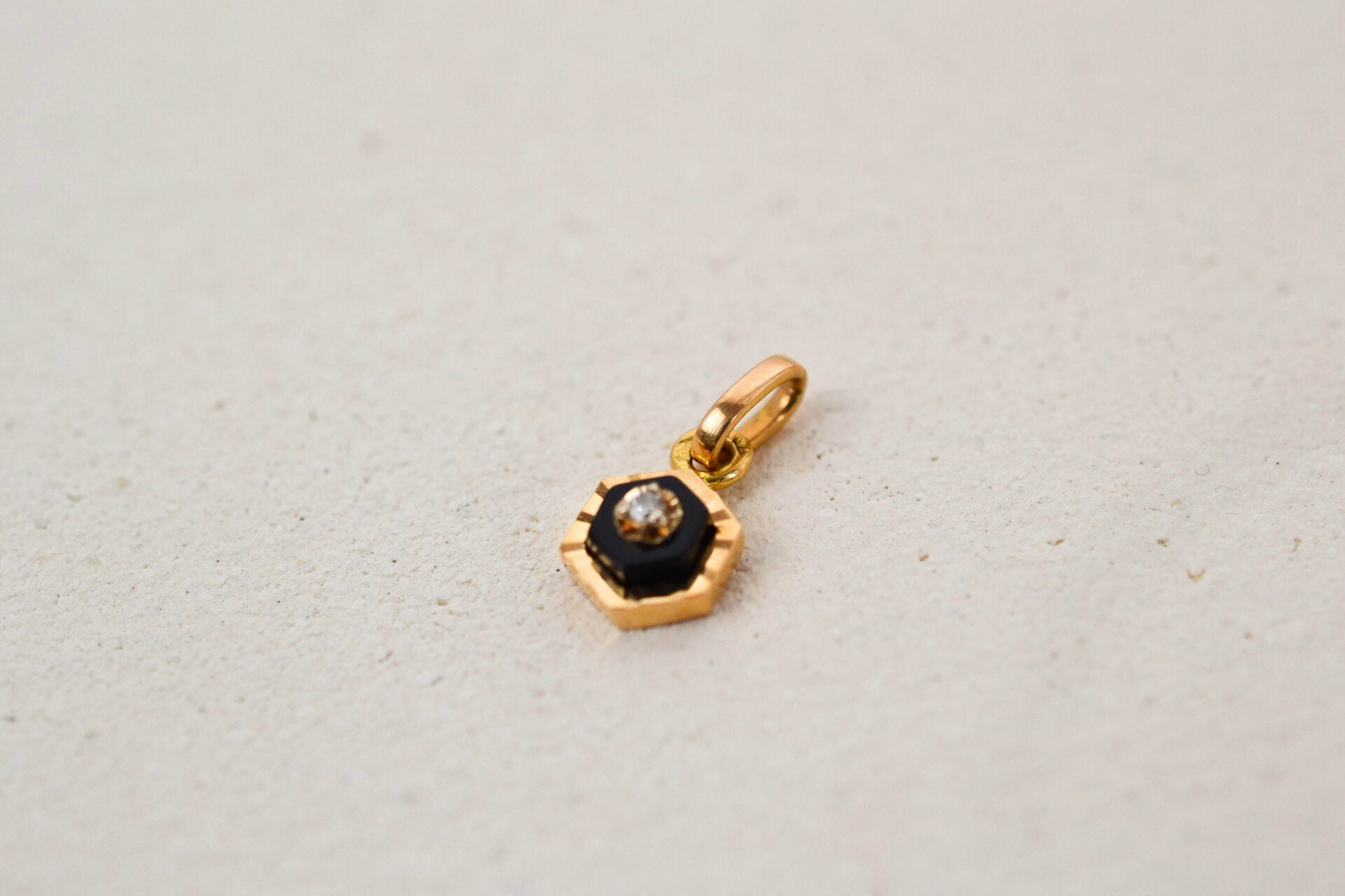 Pendentif hexagonal Onyx