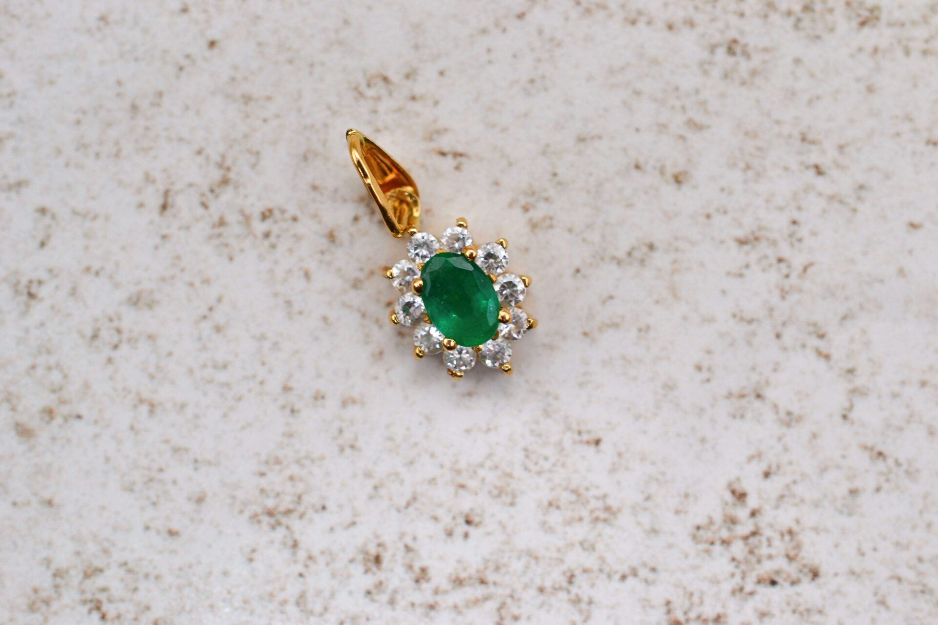Pendentif Marguerite Emeraude Oxyde