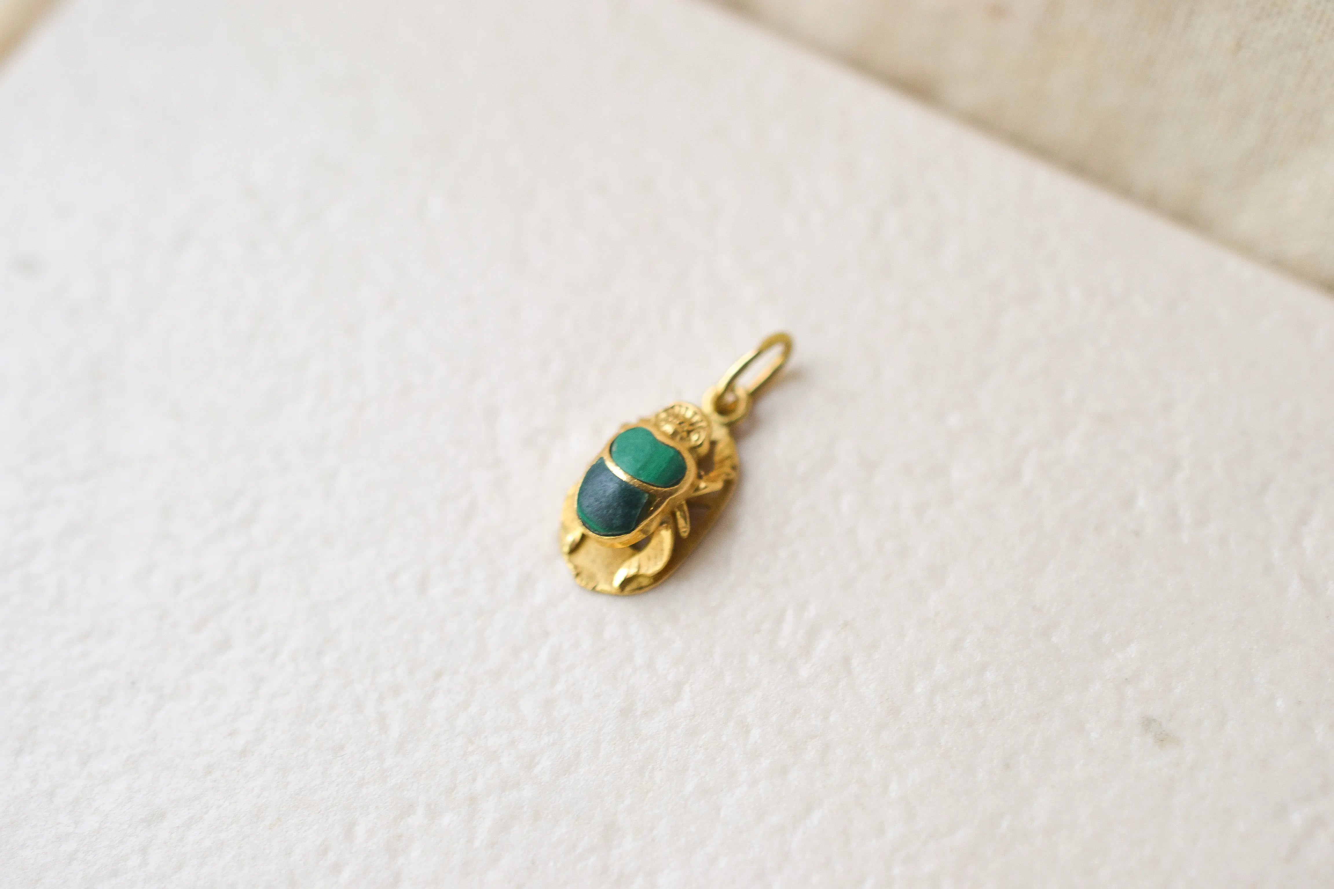 Pendentif scarabée Or et Malachite