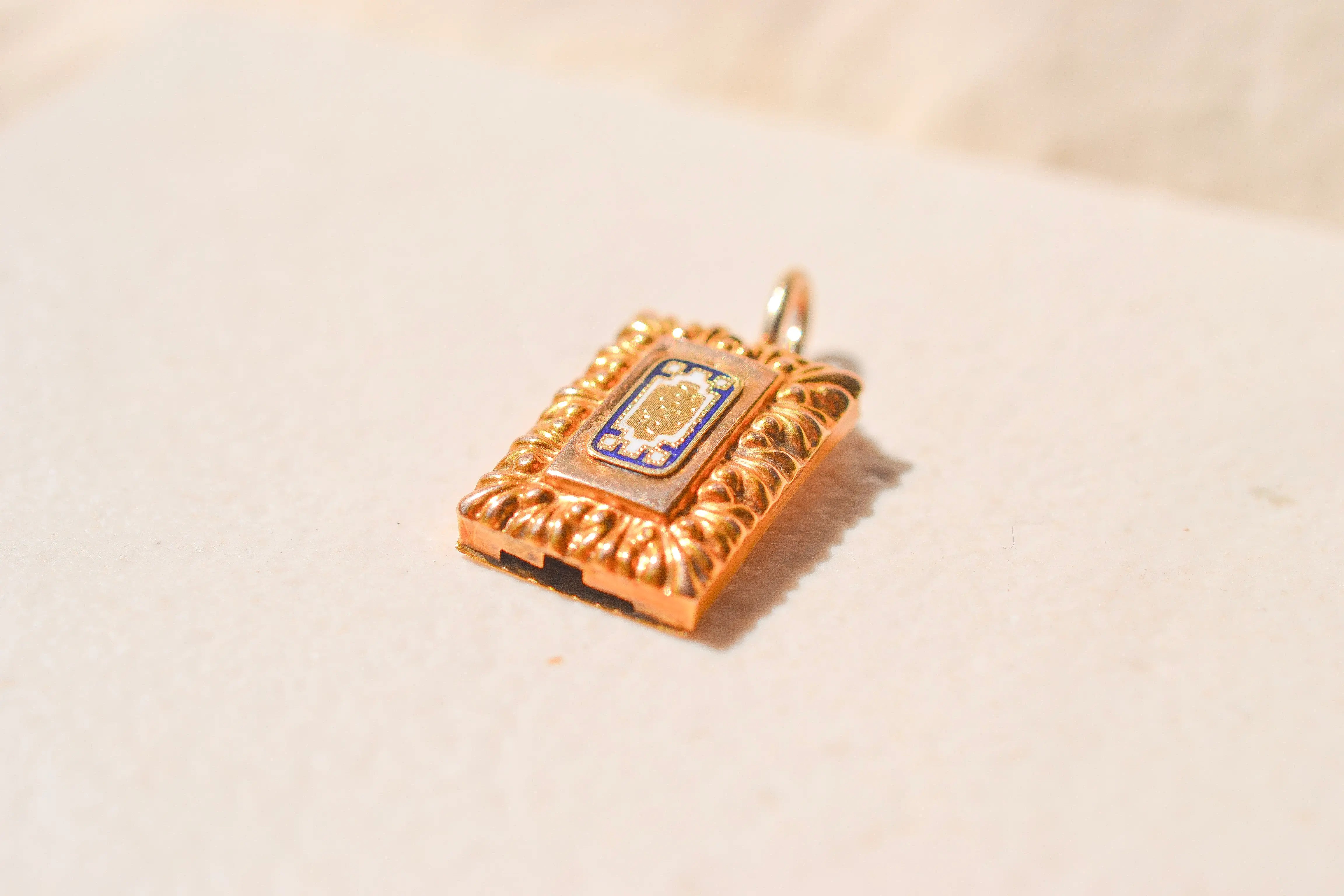 Pendentif fermoir Napoléon III Email