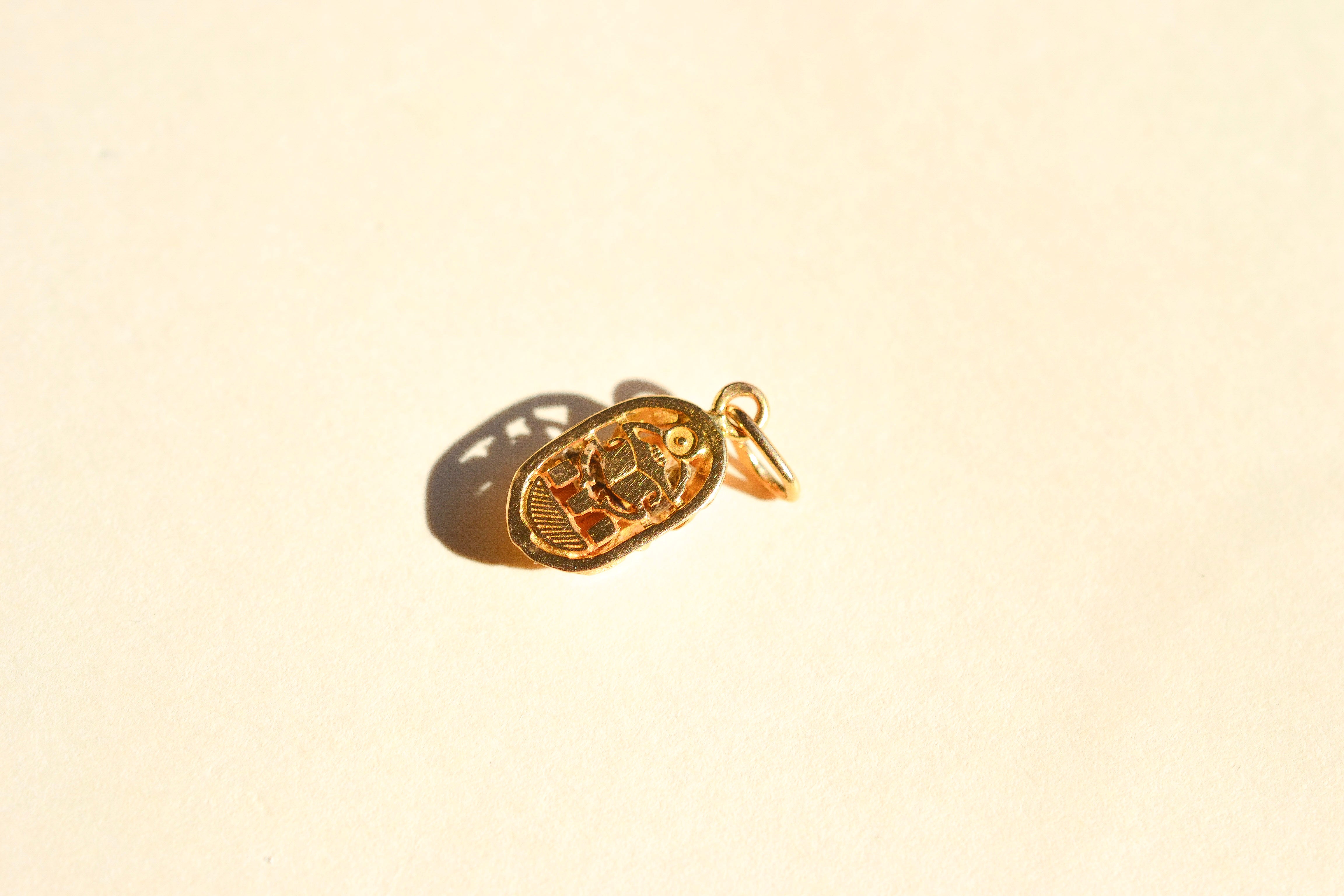 Pendentif Scarabée ajouré Or jaune