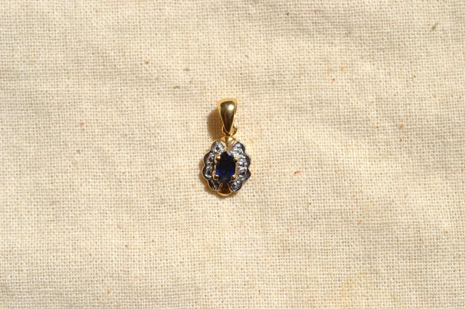 Pendentif Marguerite Saphir