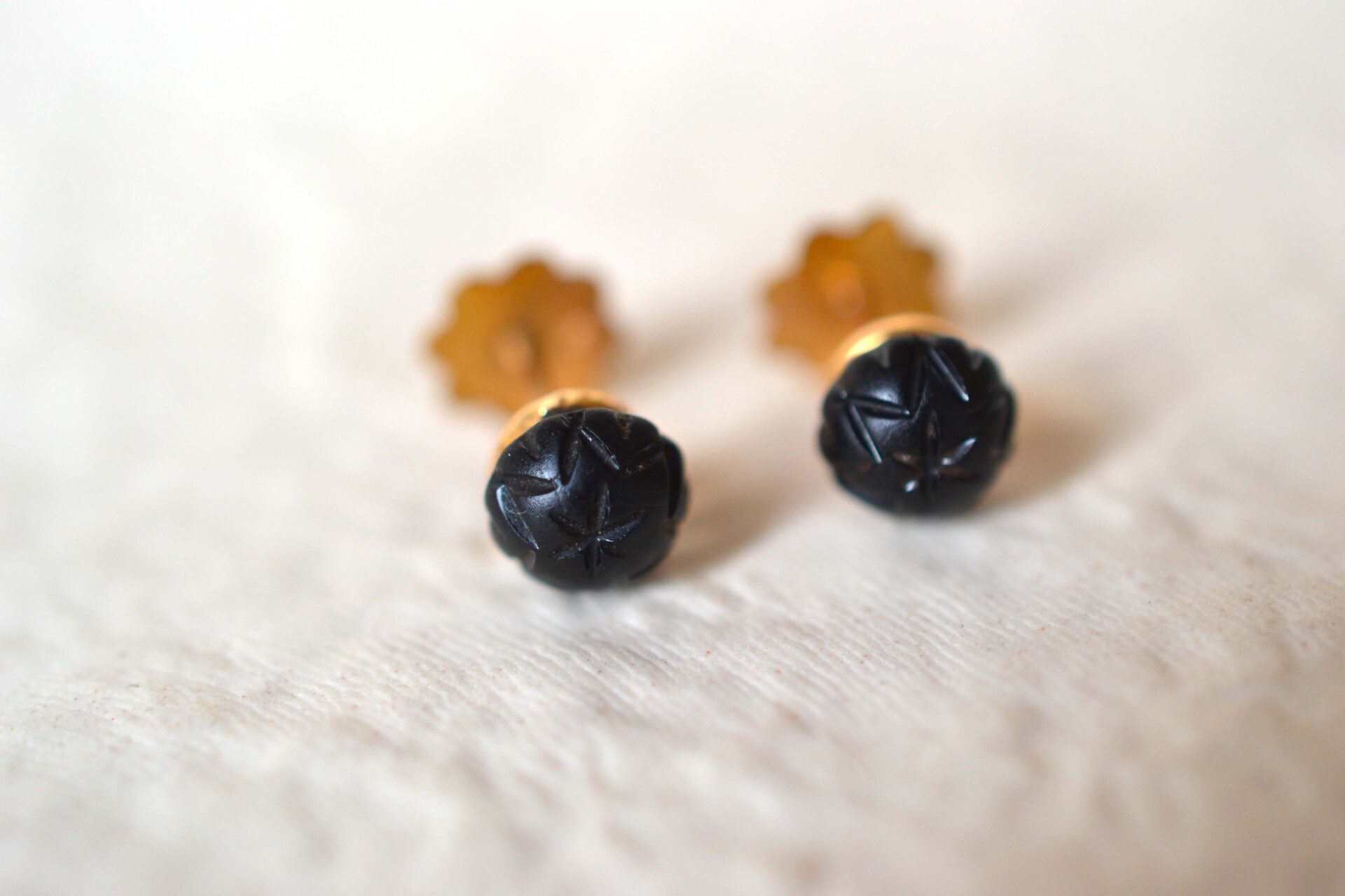 Puces d'oreilles Jais étoiles