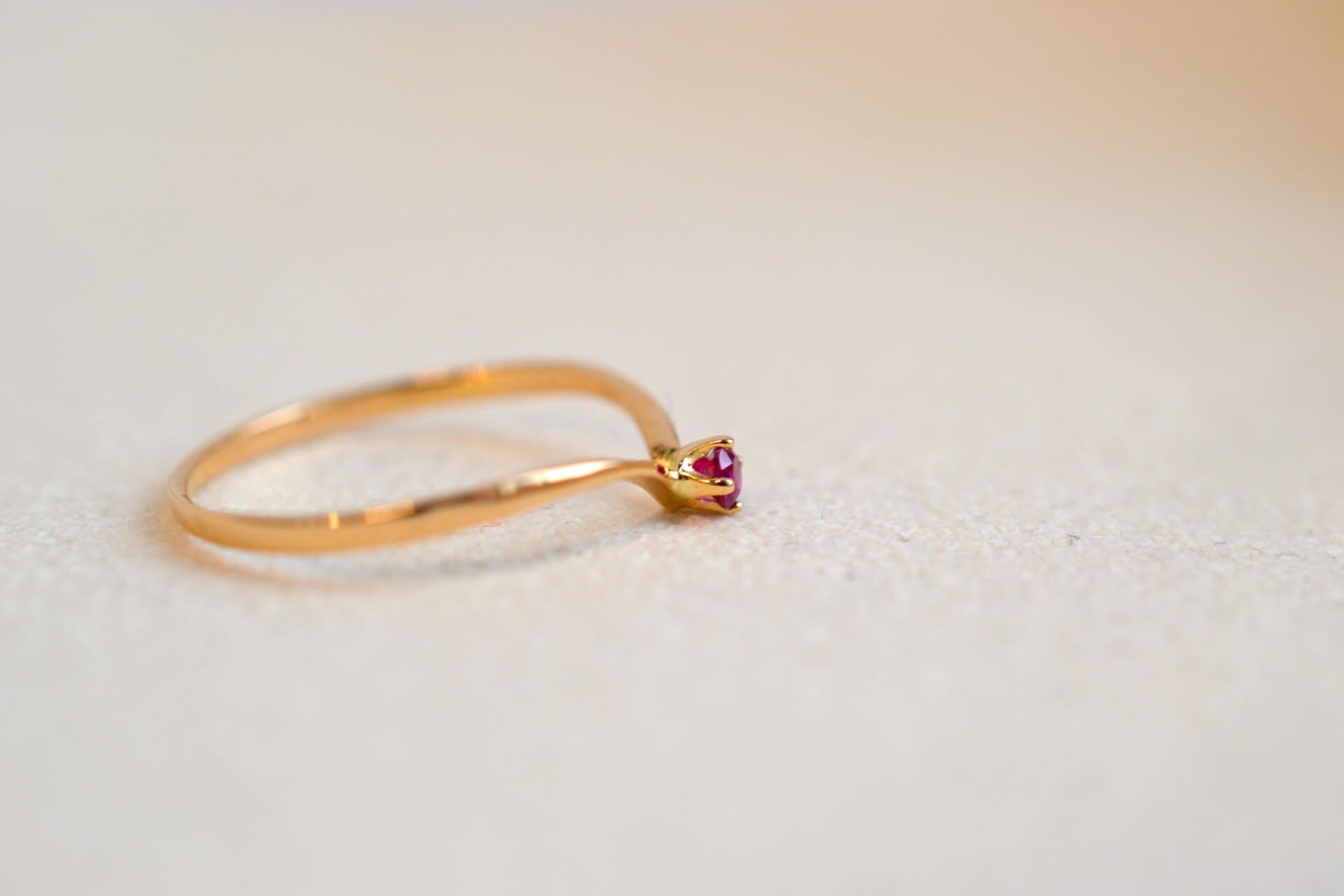 Bague Solitaire Rubis de synthèse