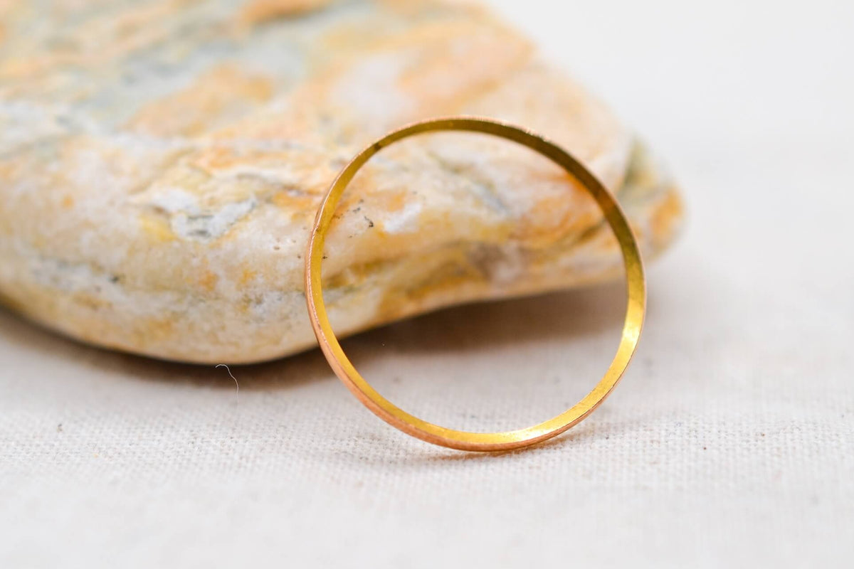Alliance-biseautee-en-Or-jaune-18-carats-alliance-ancienne