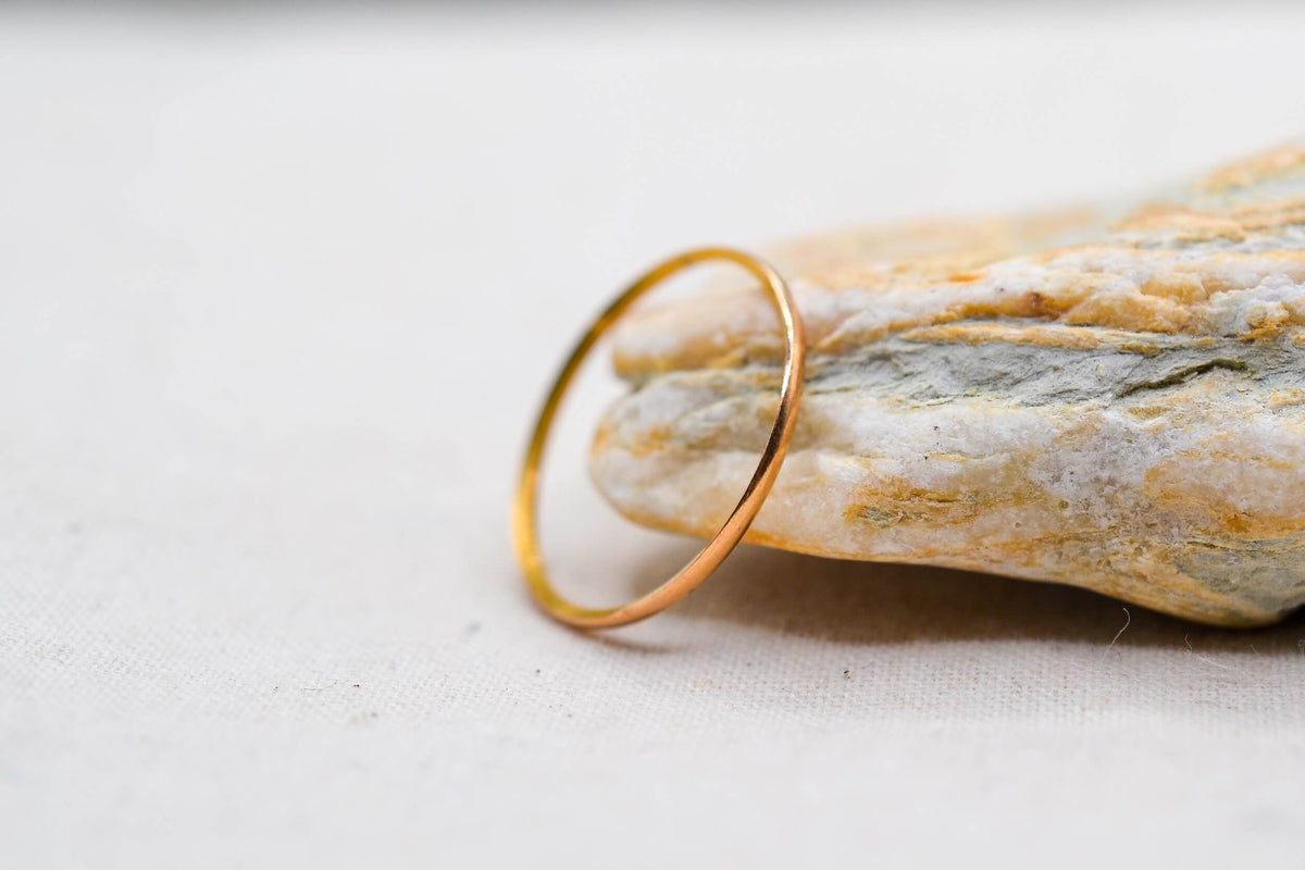Alliance-biseautee-en-Or-jaune-18-carats-alliance-vintage