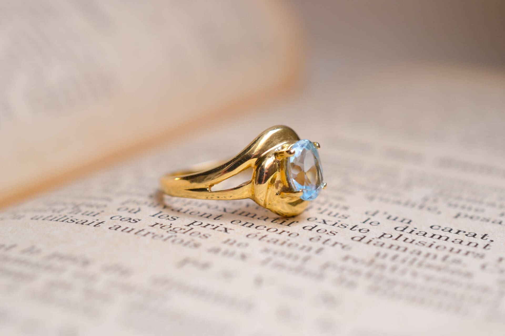 Bague Aigue-Marine décor tourbillon