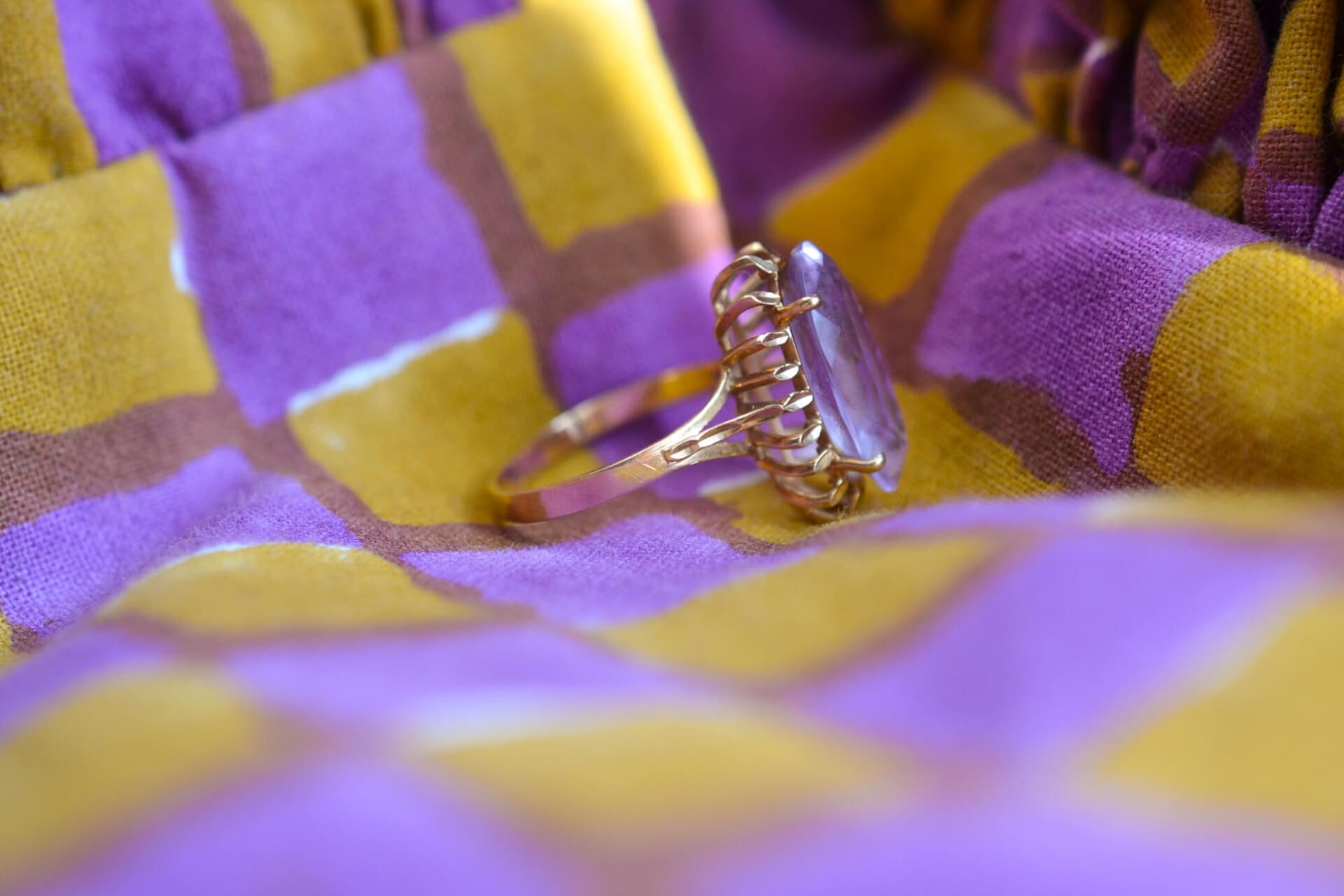 Bague Améthyste ovale sertie griffes