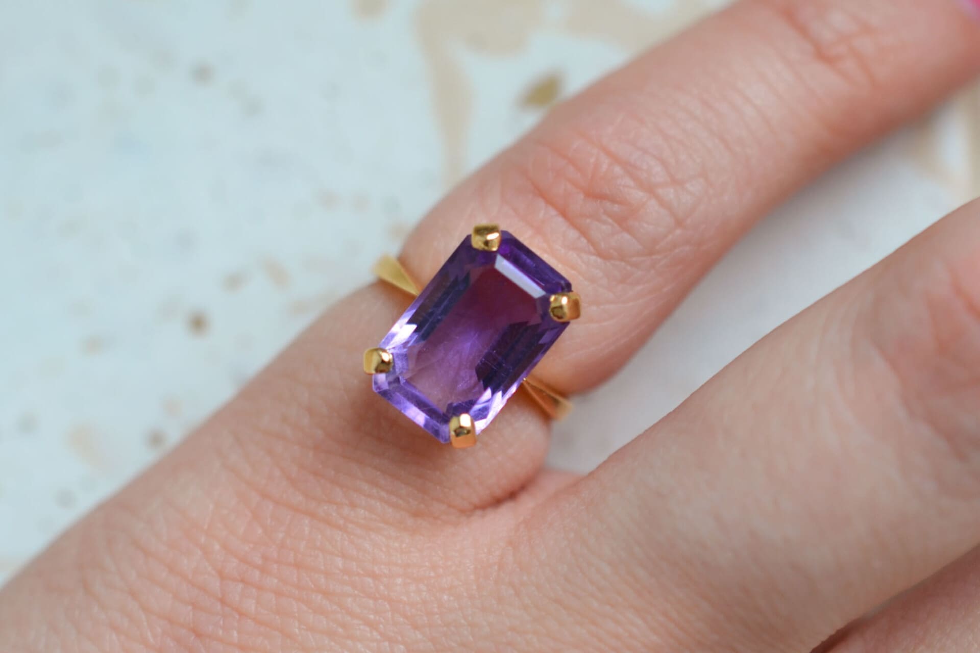 Bague Améthyste rectangulaire sertie griffes