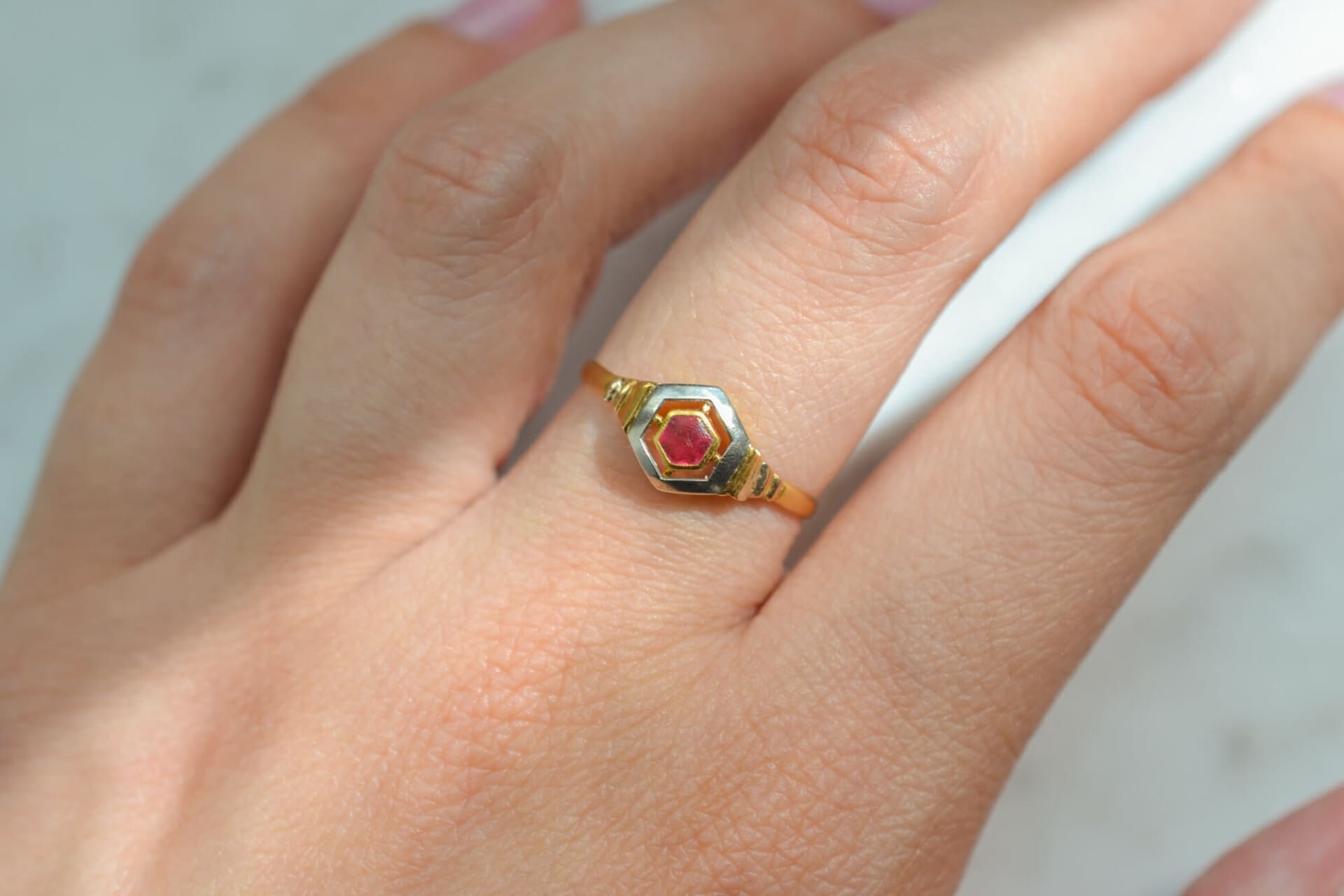 Bague Art Déco 2 Ors pierre rouge