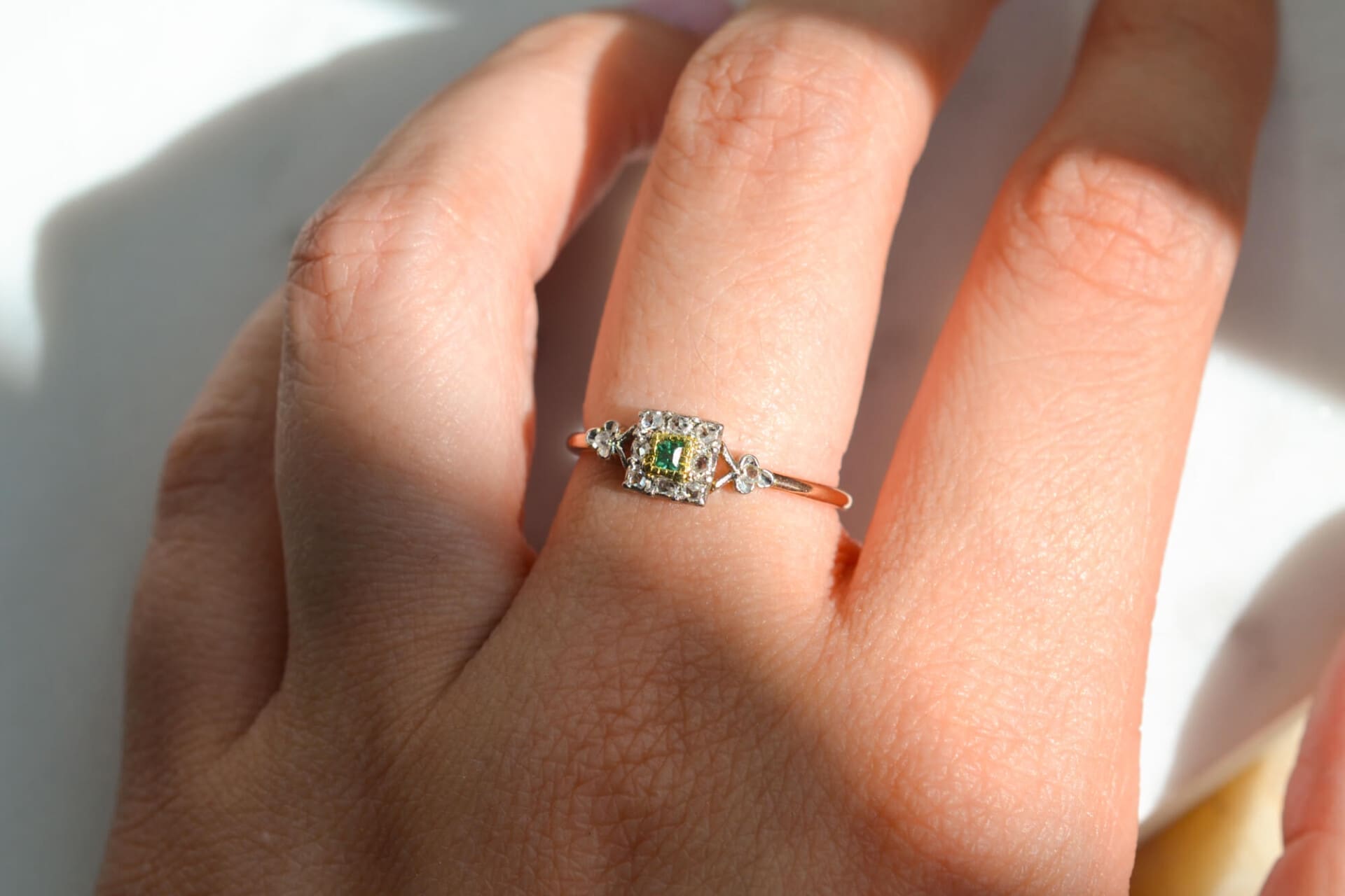 Bague Art Déco Émeraude et Diamants