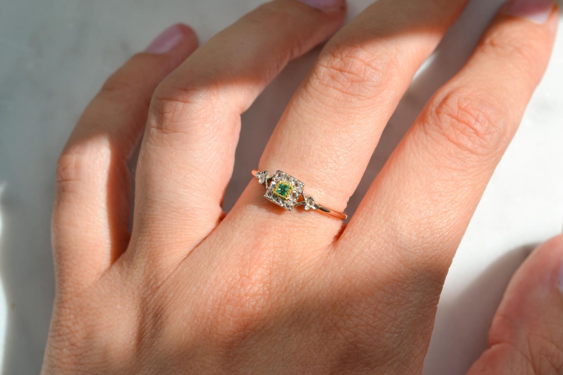 Bague Art Déco Émeraude et Diamants