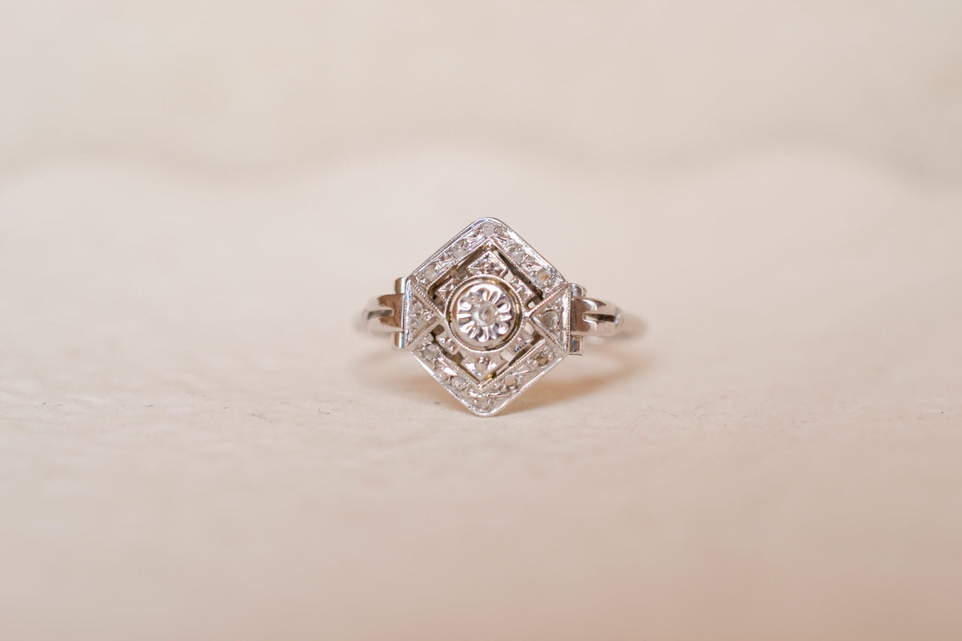 Bague Art Déco Or blanc Oxydes