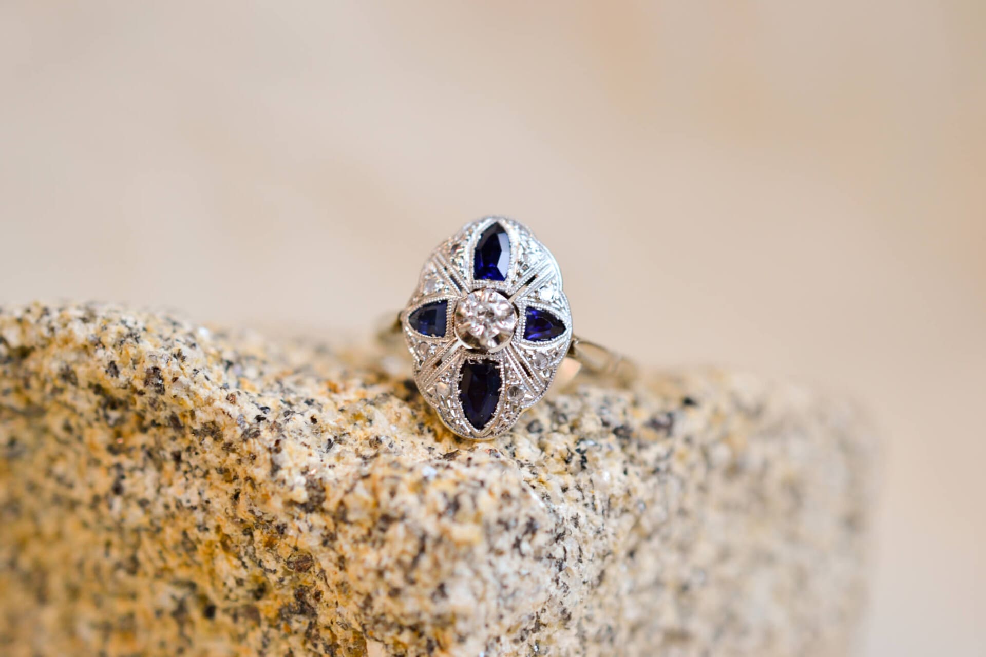 Bague Art Déco Saphirs de synthèse