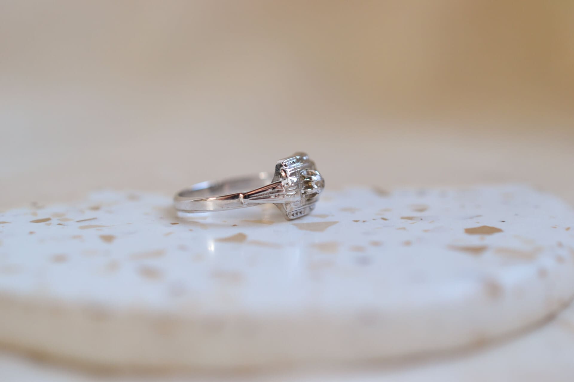 Bague Art Déco pierre blanche