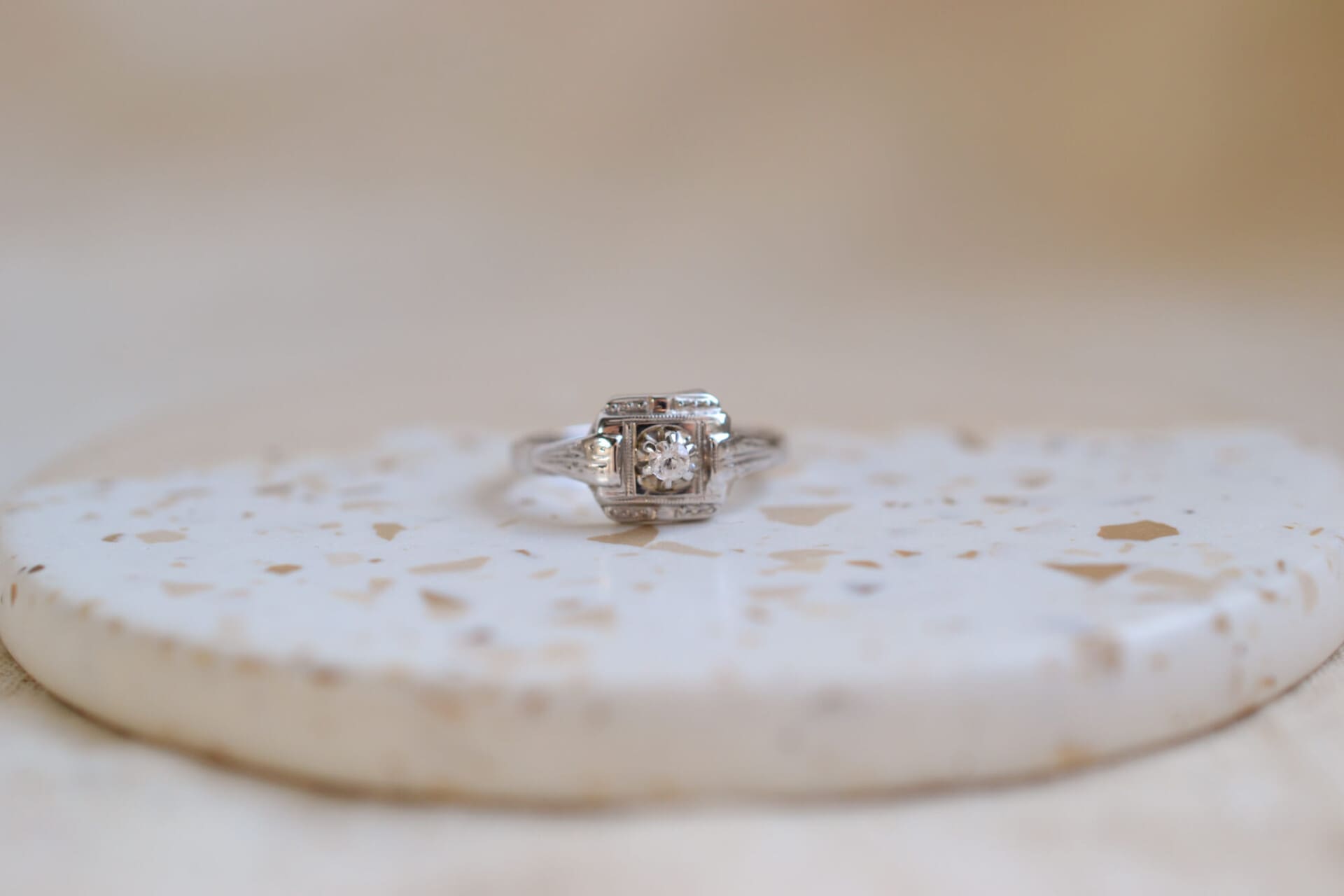 Bague Art Déco pierre blanche