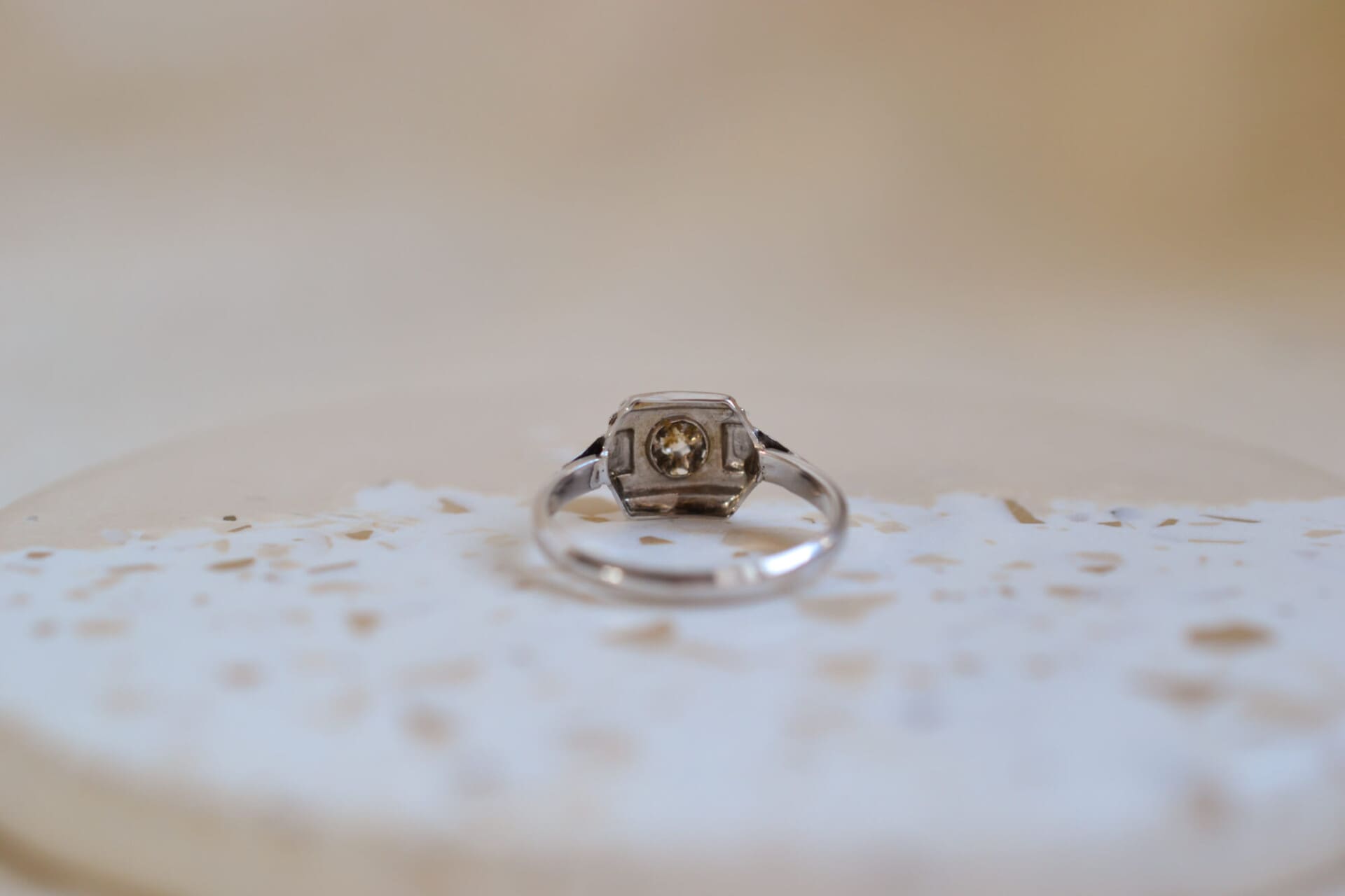 Bague Art Déco pierre blanche