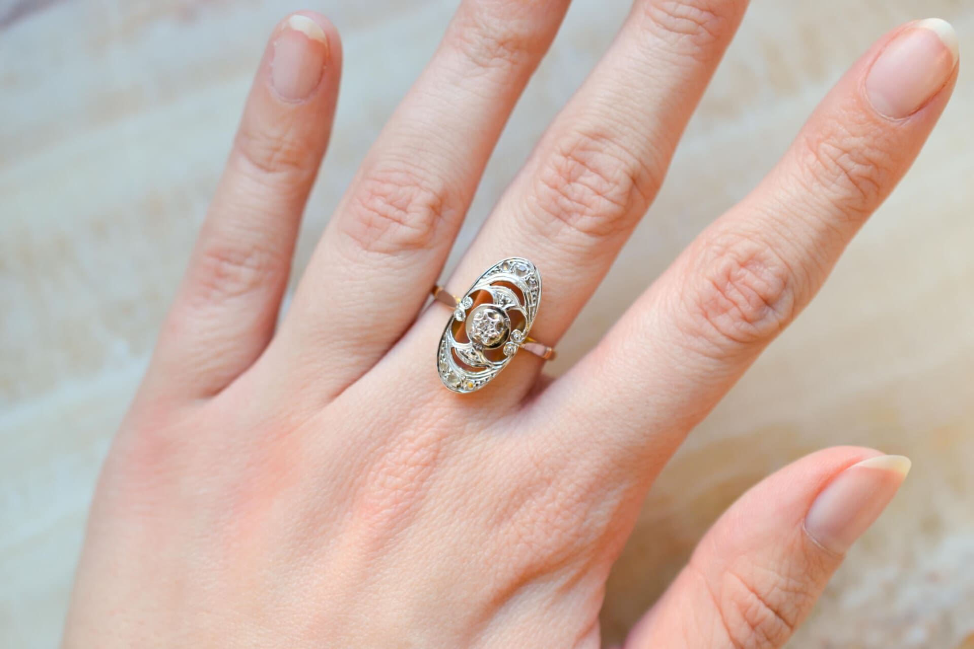 Bague ovale ajourée Diamants