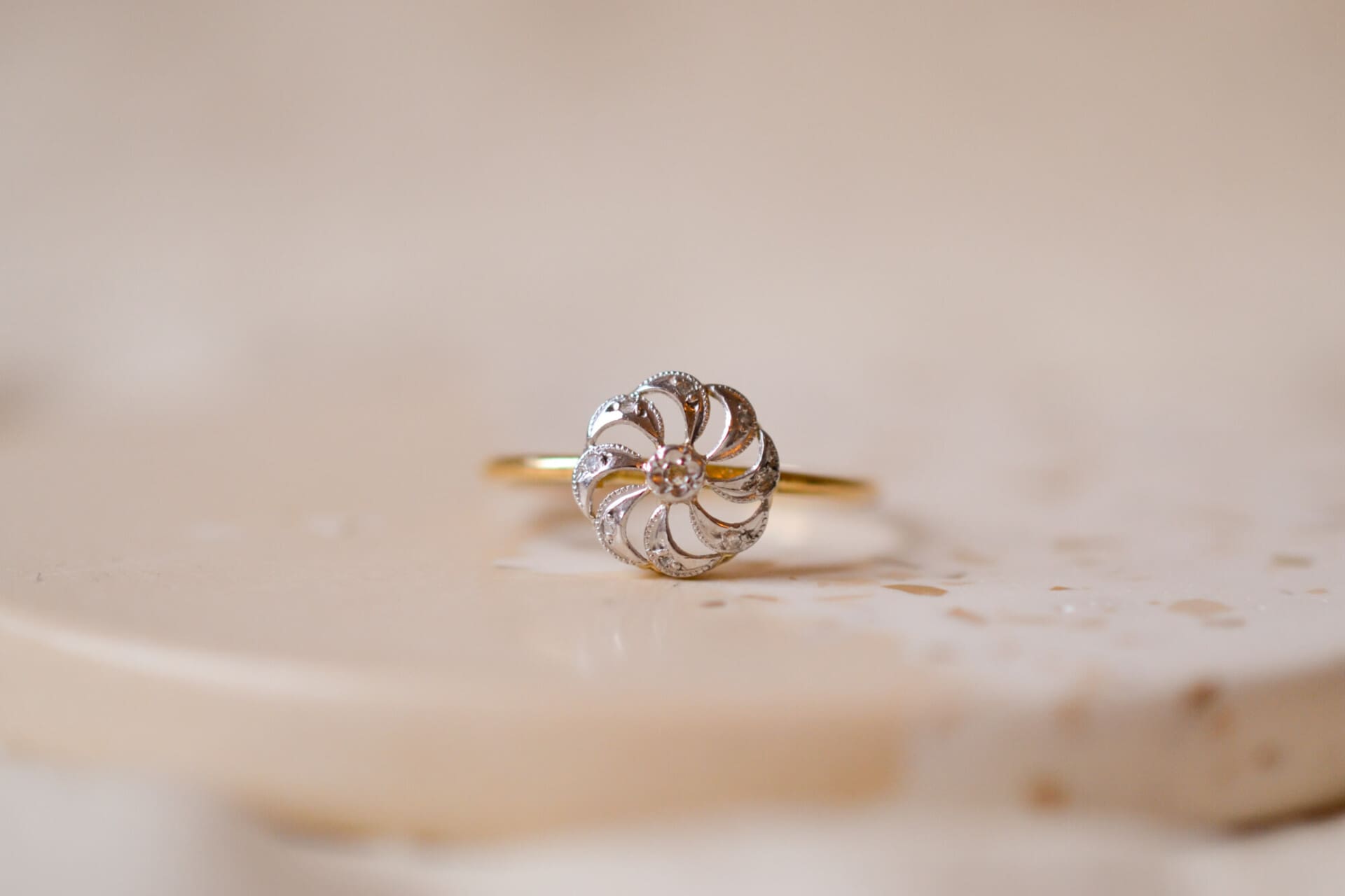 Bague Rosace ajourée Diamants