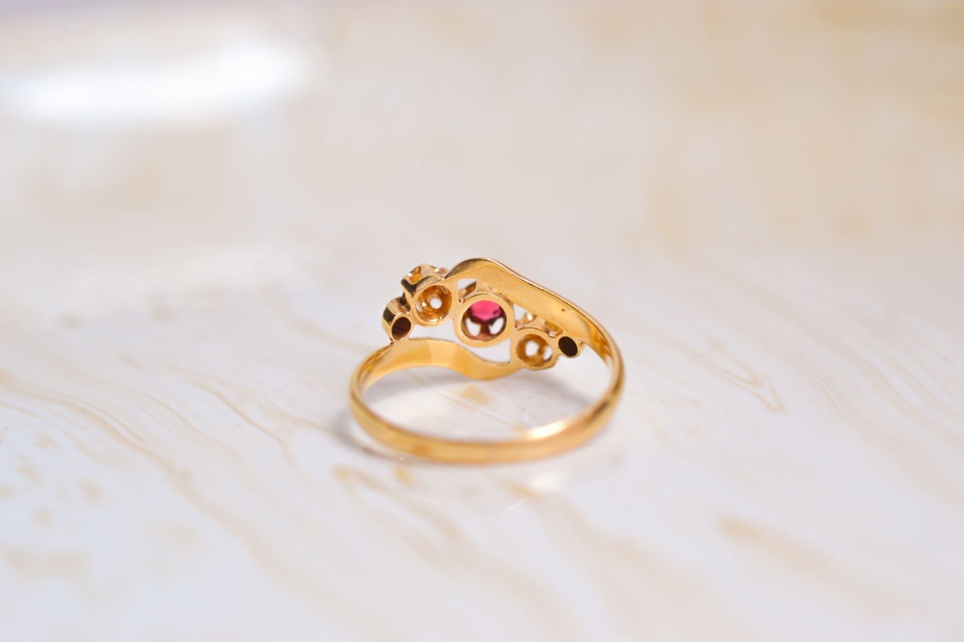 Bague Art Nouveau pierre rouge et Perles
