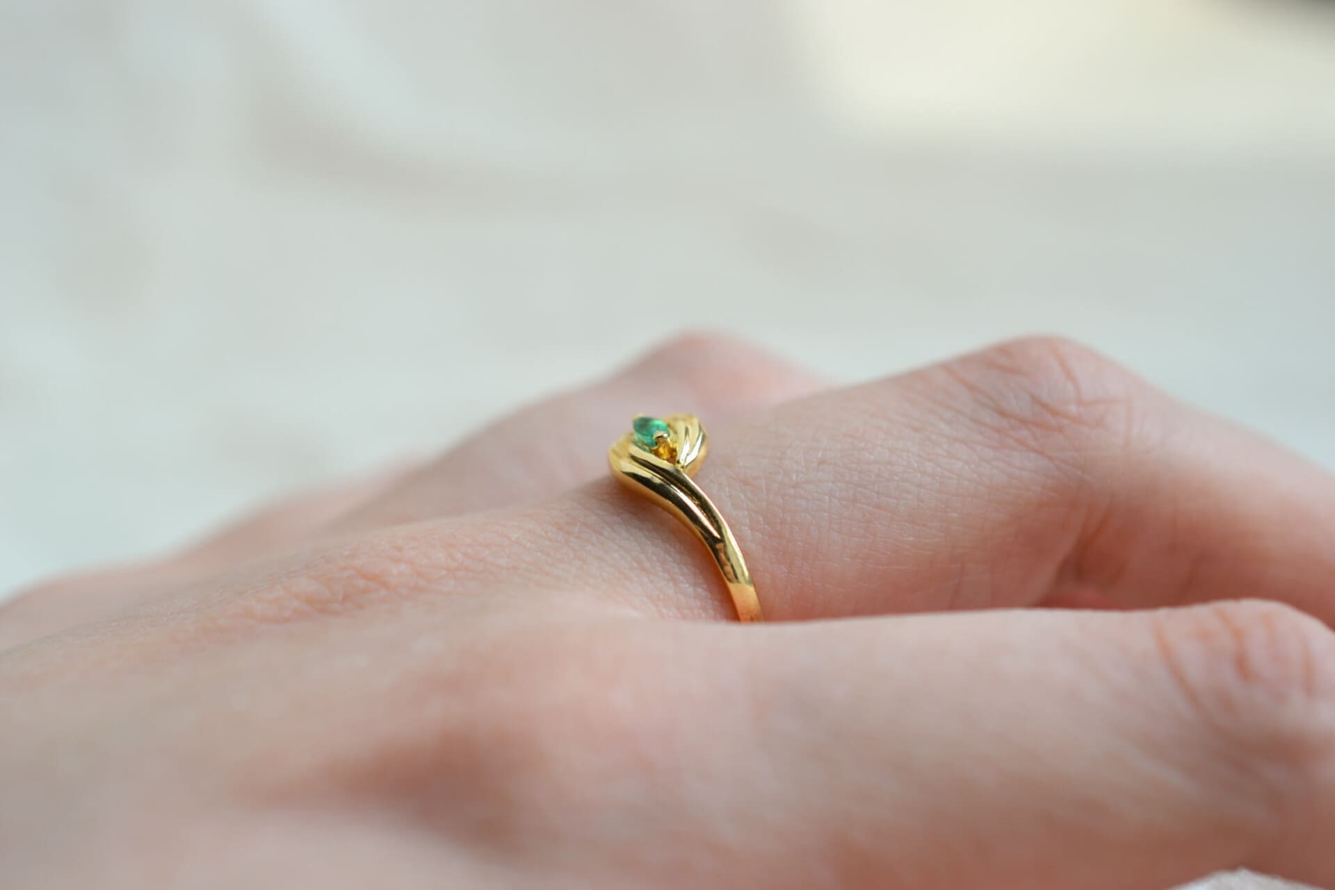 Bague Émeraude motif volute