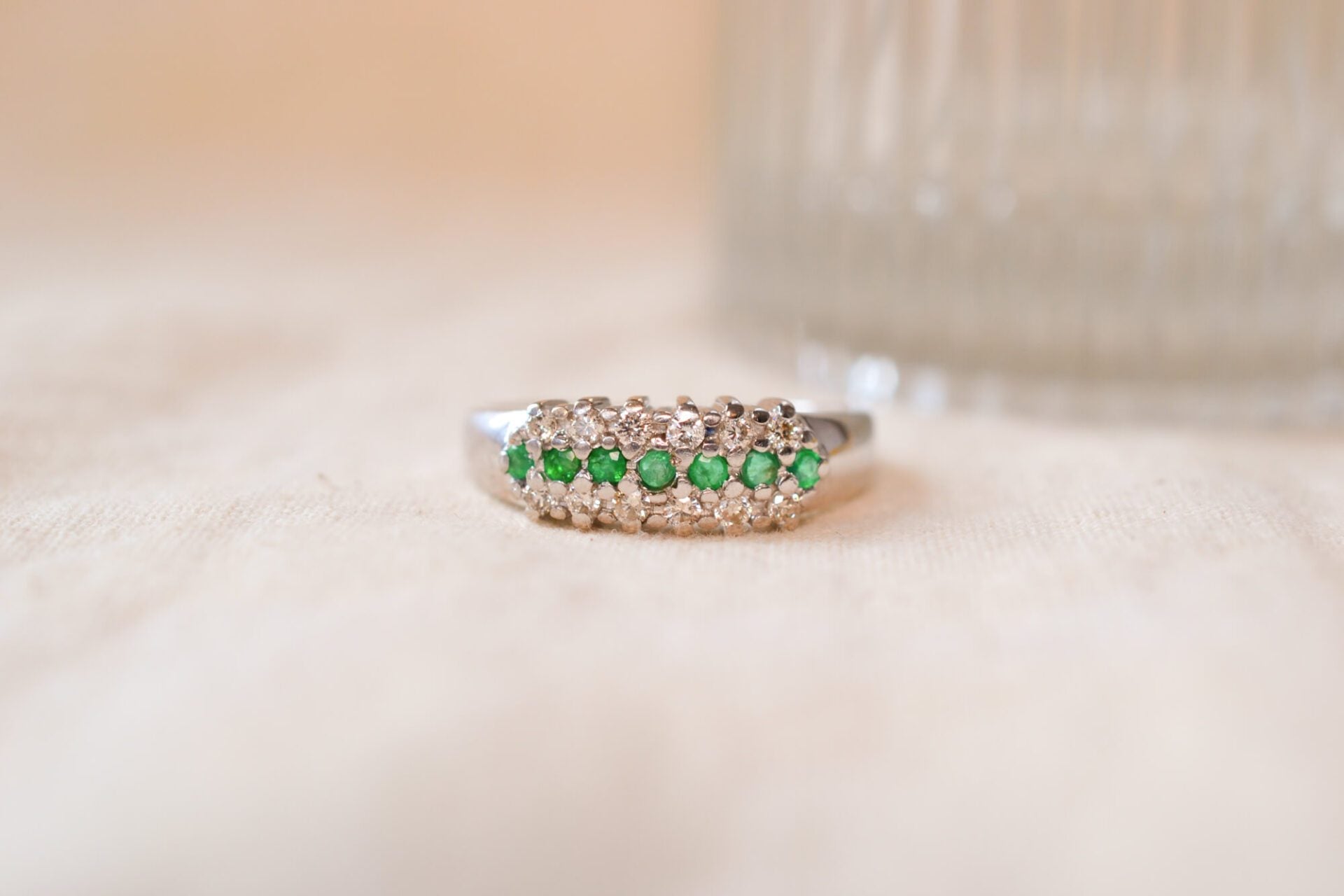 Bague Jarretière Emeraudes et Diamants