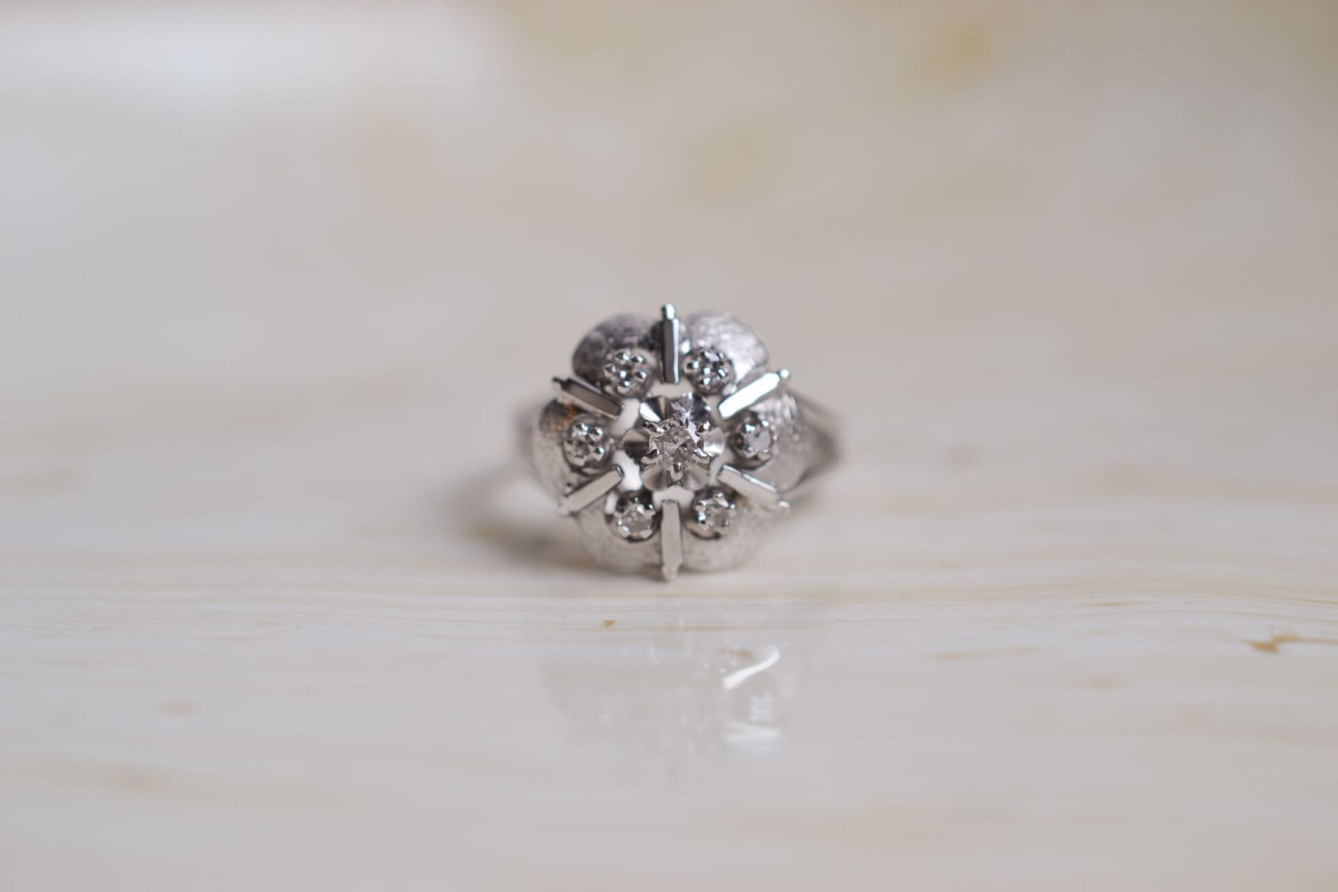 Bague Marguerite Diamants décor ciselé