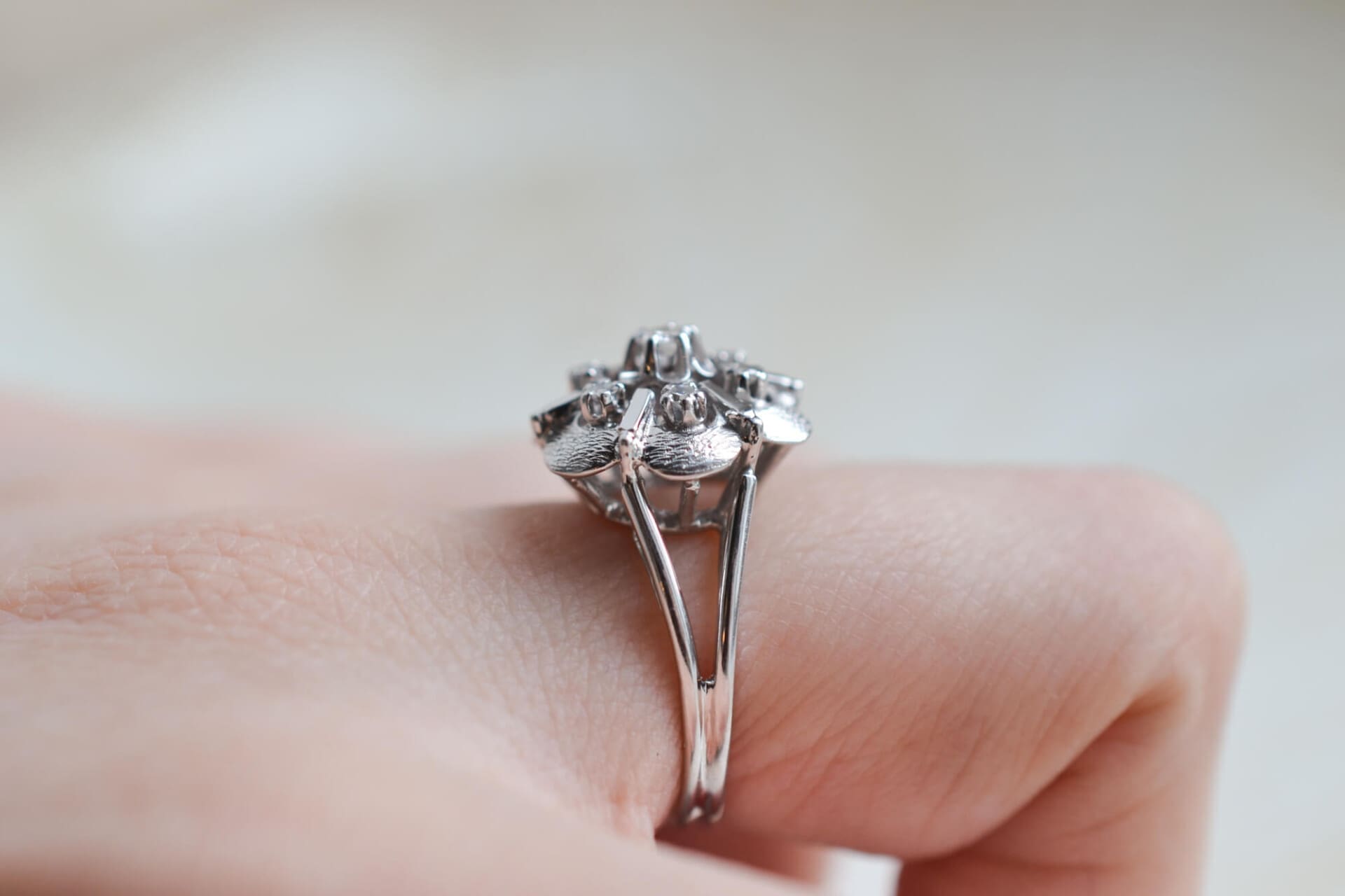 Bague Marguerite Diamants décor ciselé