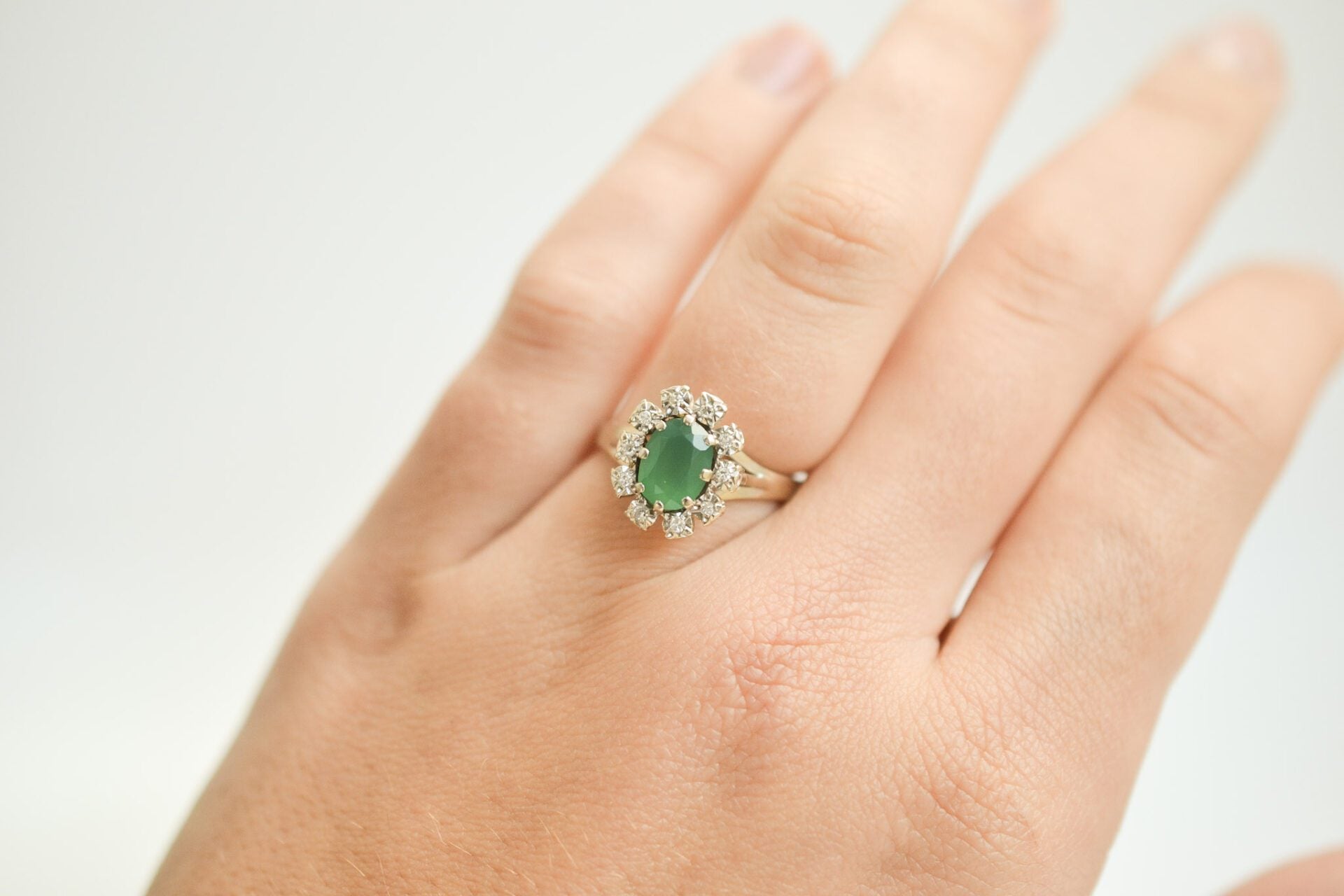 Marguerite Or blanc Calcédoine et Diamants