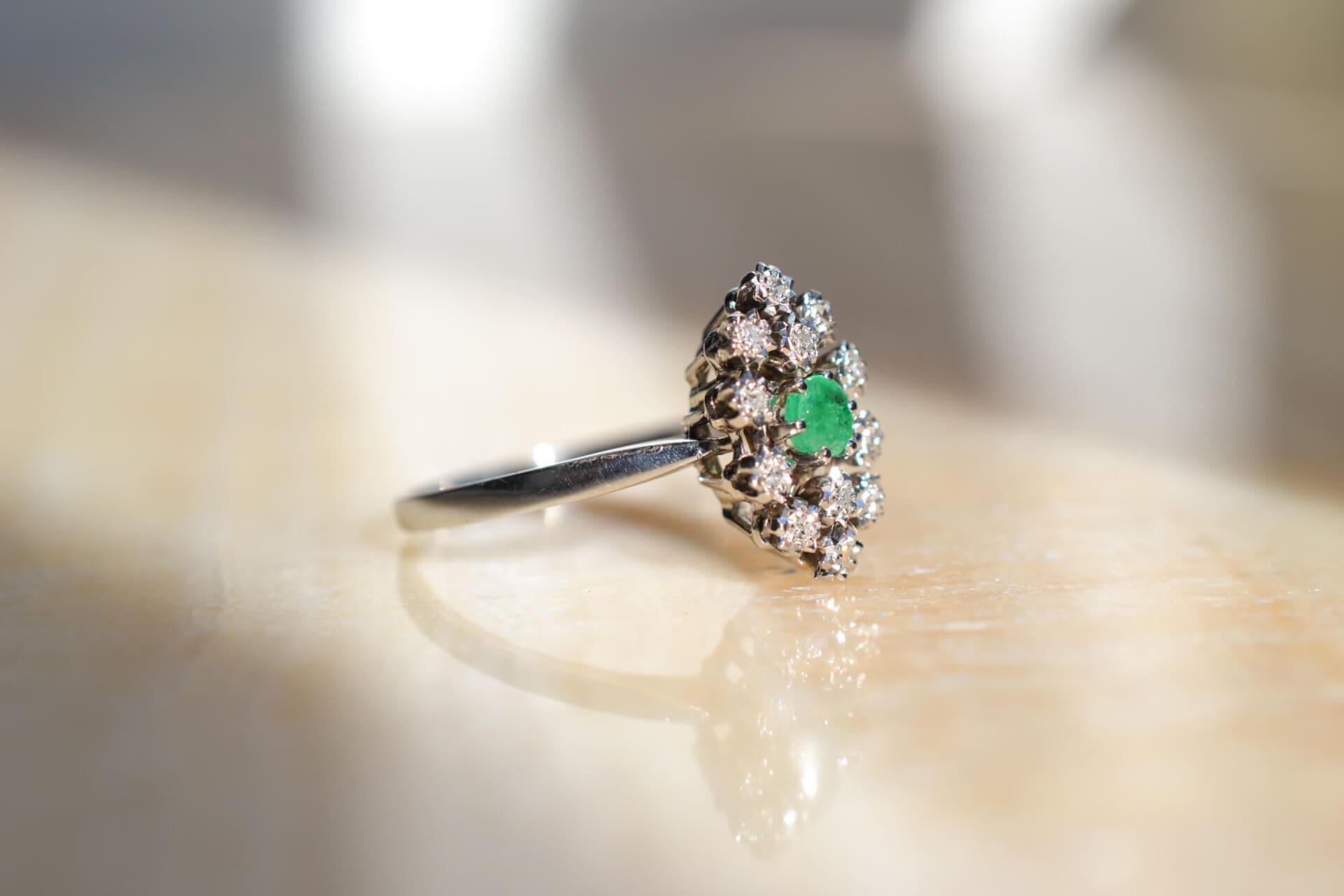 Bague Marguerite Émeraude et Diamants