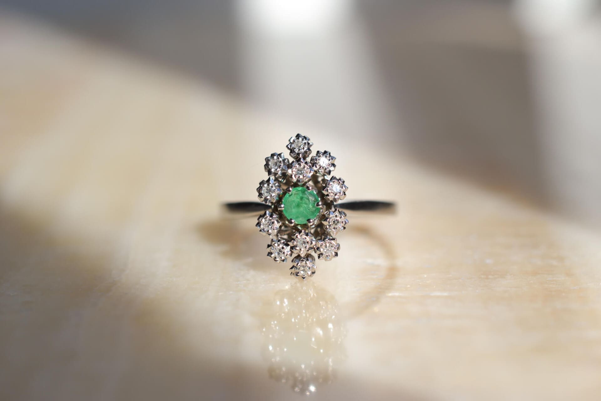 Bague Marguerite Émeraude et Diamants