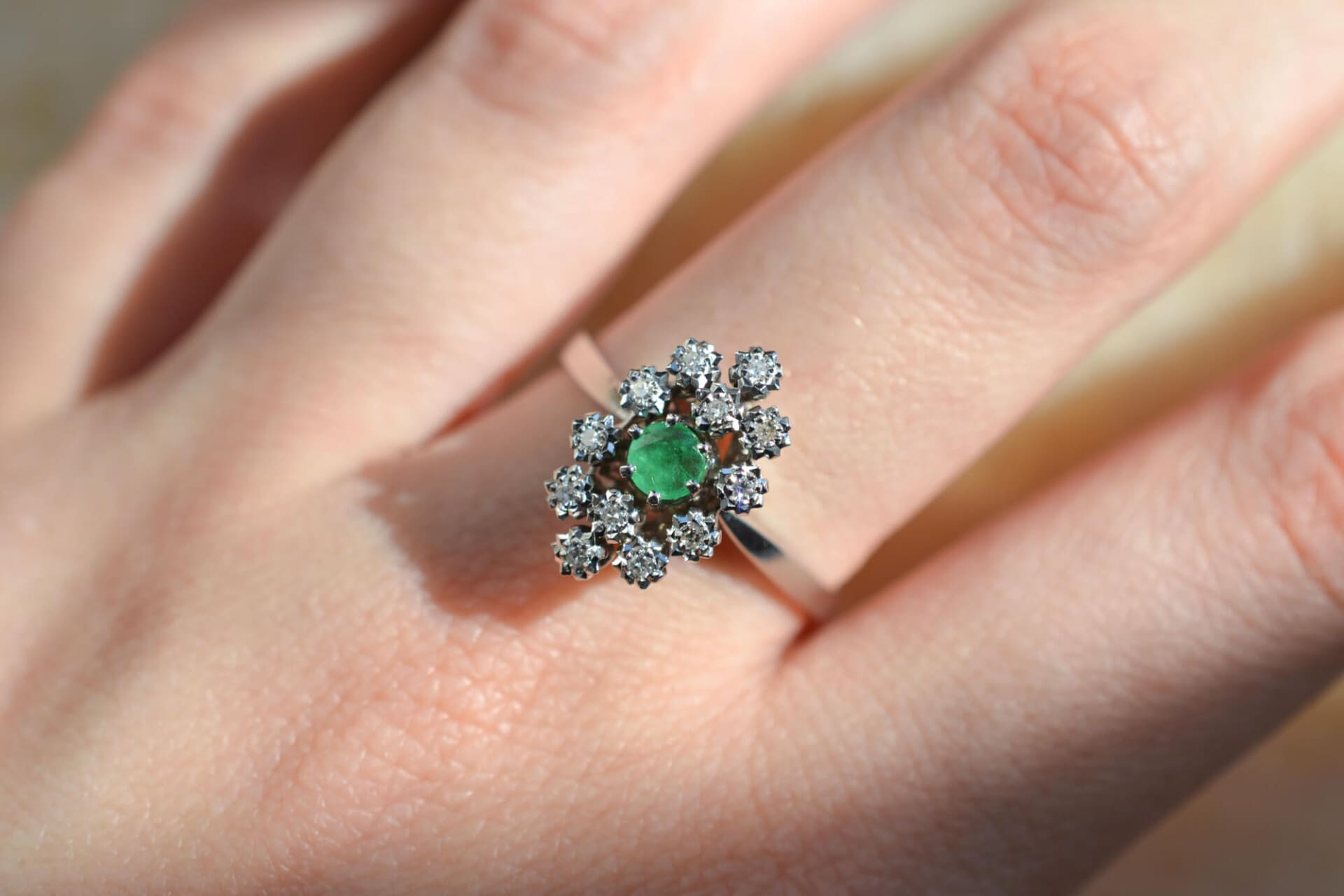 Bague Marguerite Émeraude et Diamants