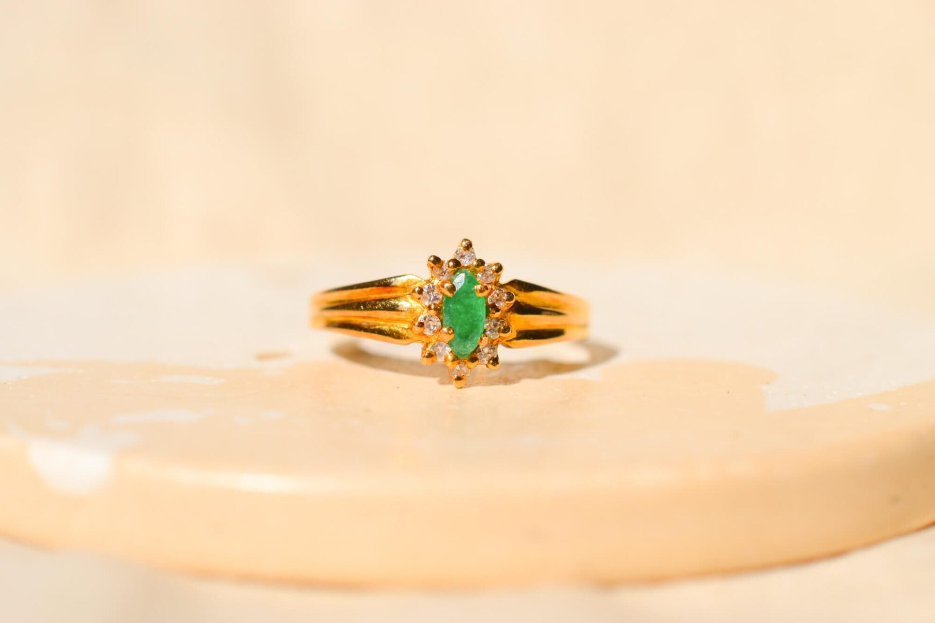 Bague Marguerite Emeraude et Diamants