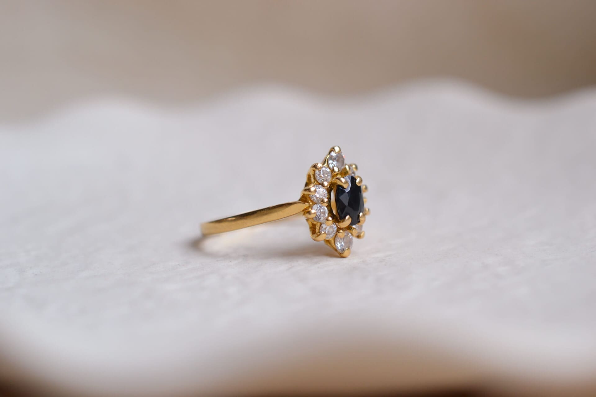 Bague Marguerite Saphir et Oxydes