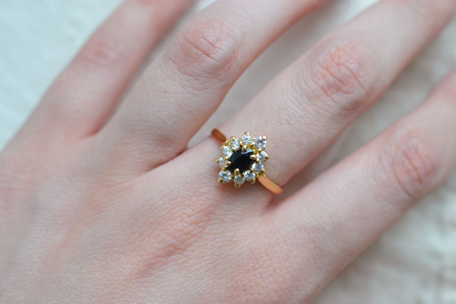 Bague Marguerite Saphir et Oxydes