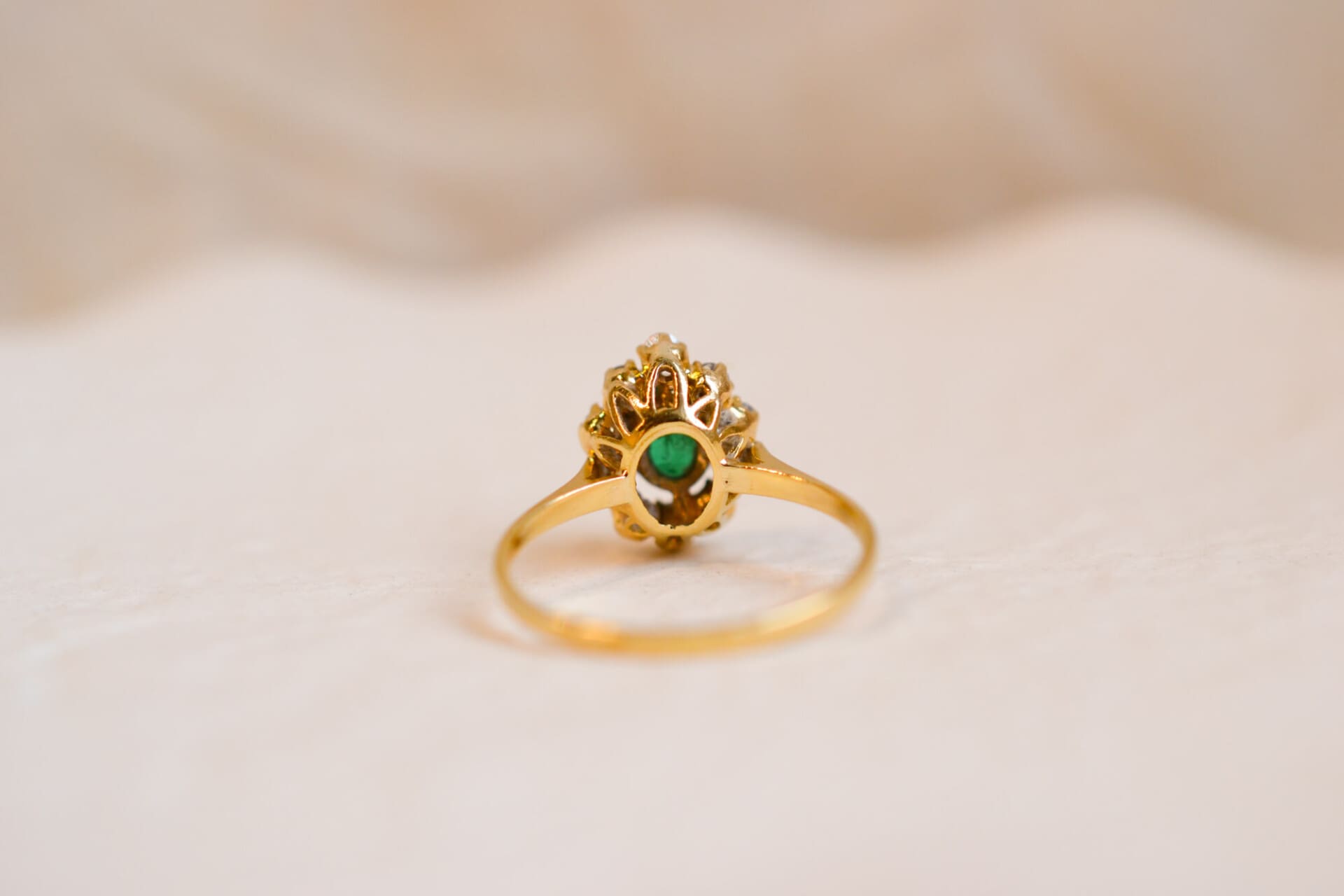 Bague Marguerite Émeraude et Diamants