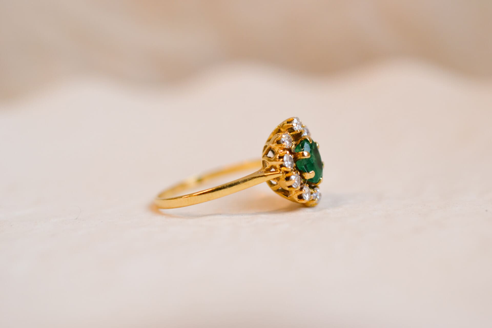 Bague Marguerite Émeraude et Diamants