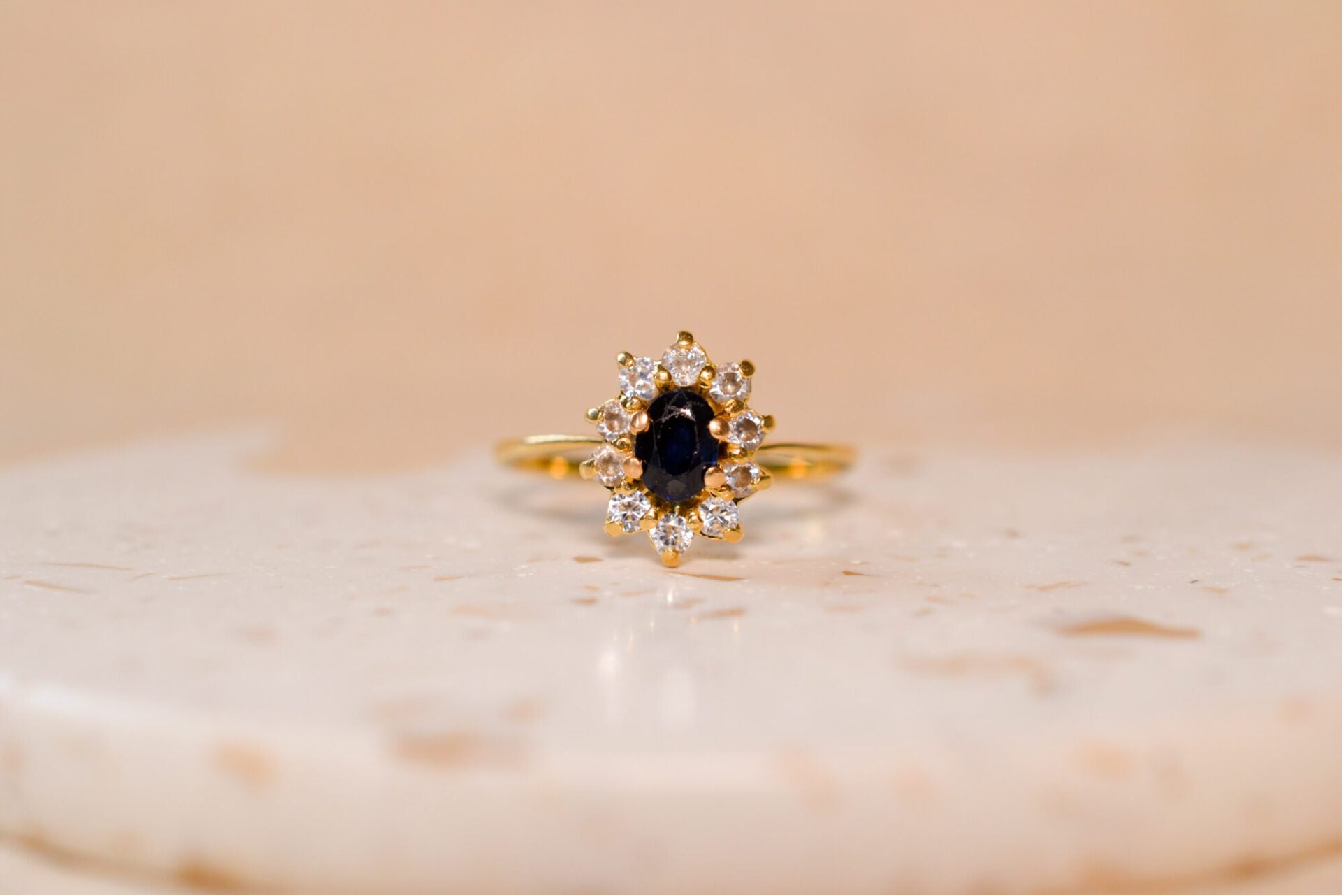 Bague Marguerite Saphir entourage Oxydes