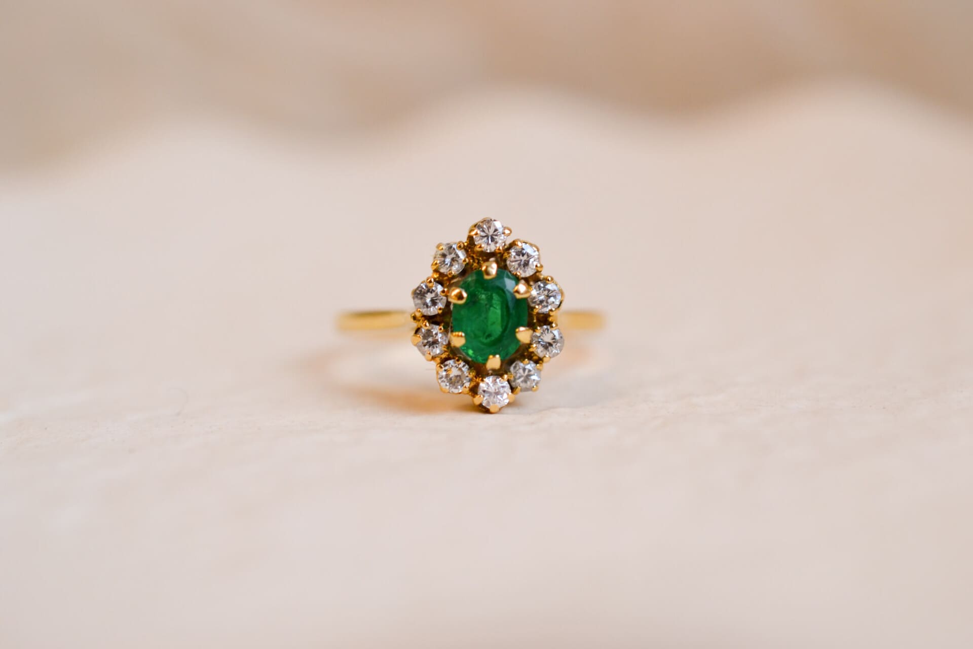 Bague Marguerite Émeraude et Diamants