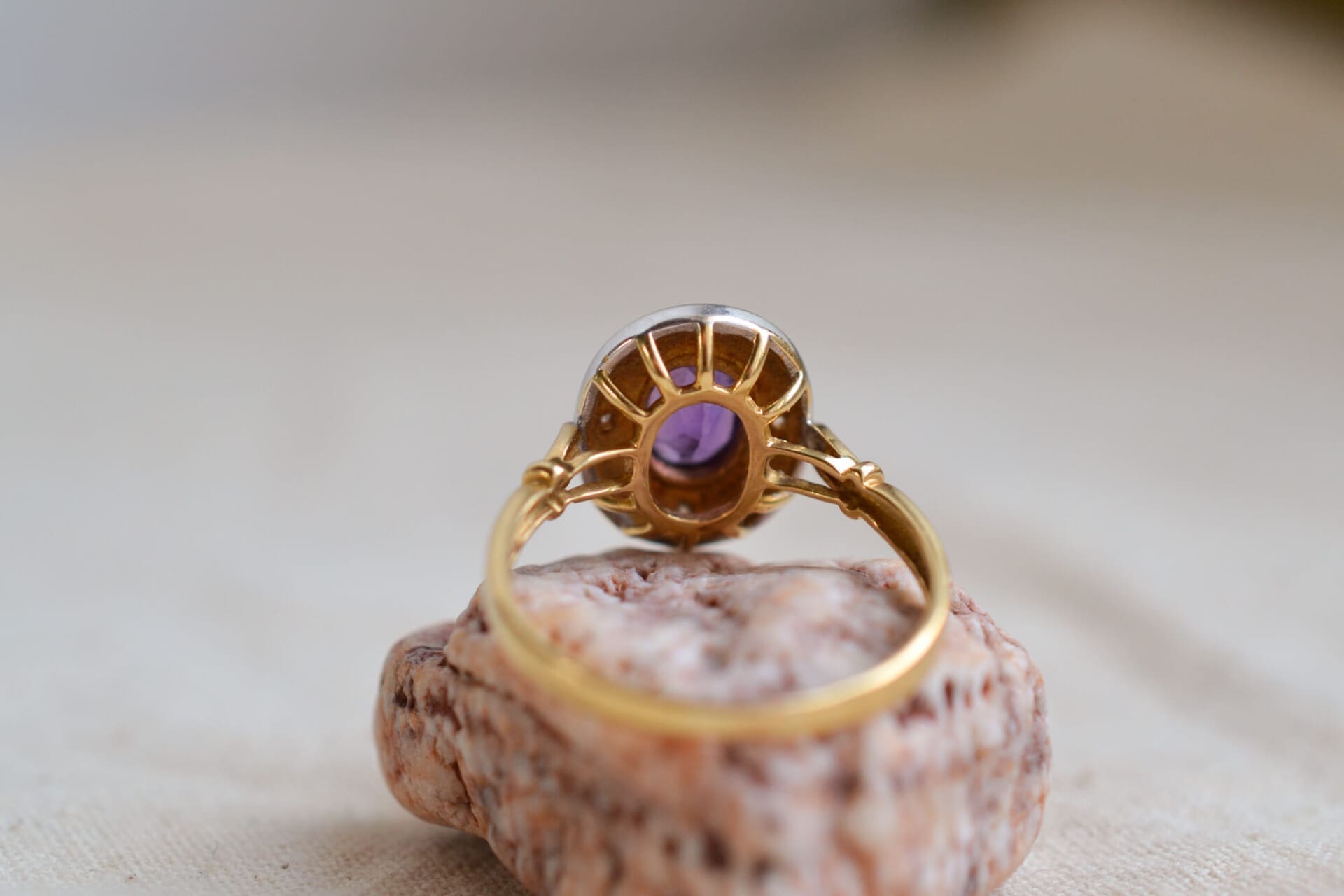 Bague Marguerite pierre violette et Diamants