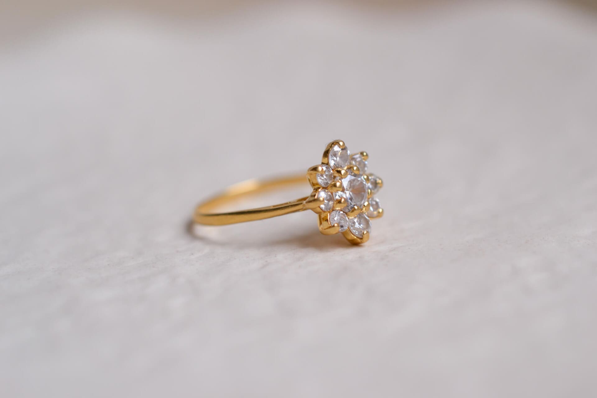 Bague Marguerite Saphirs blancs