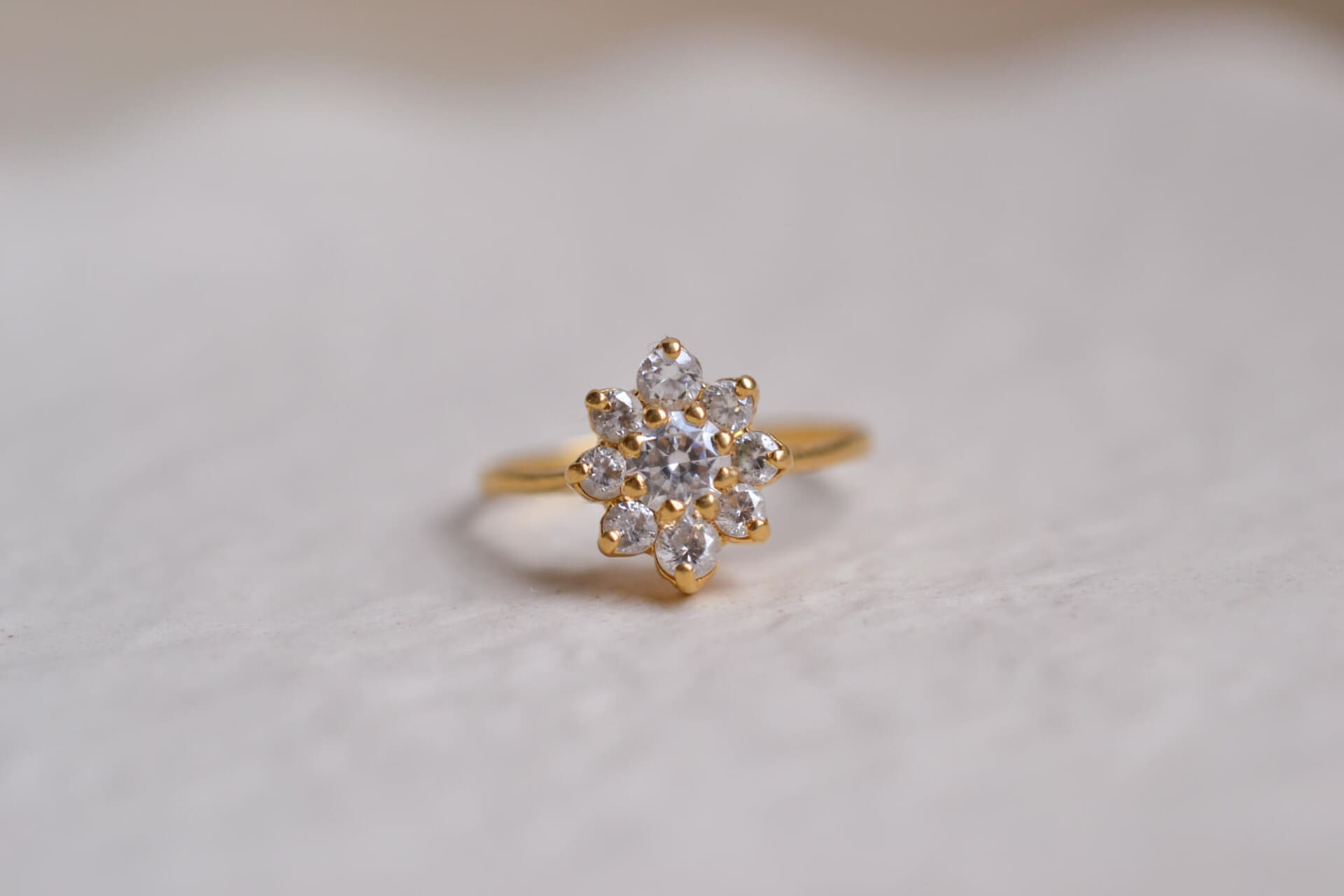 Bague Marguerite Saphirs blancs