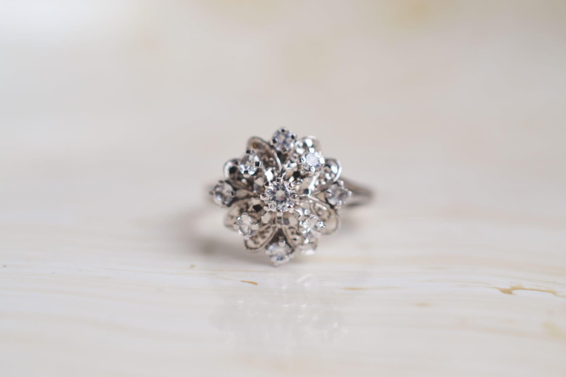 Bague Marguerite pierres blanches